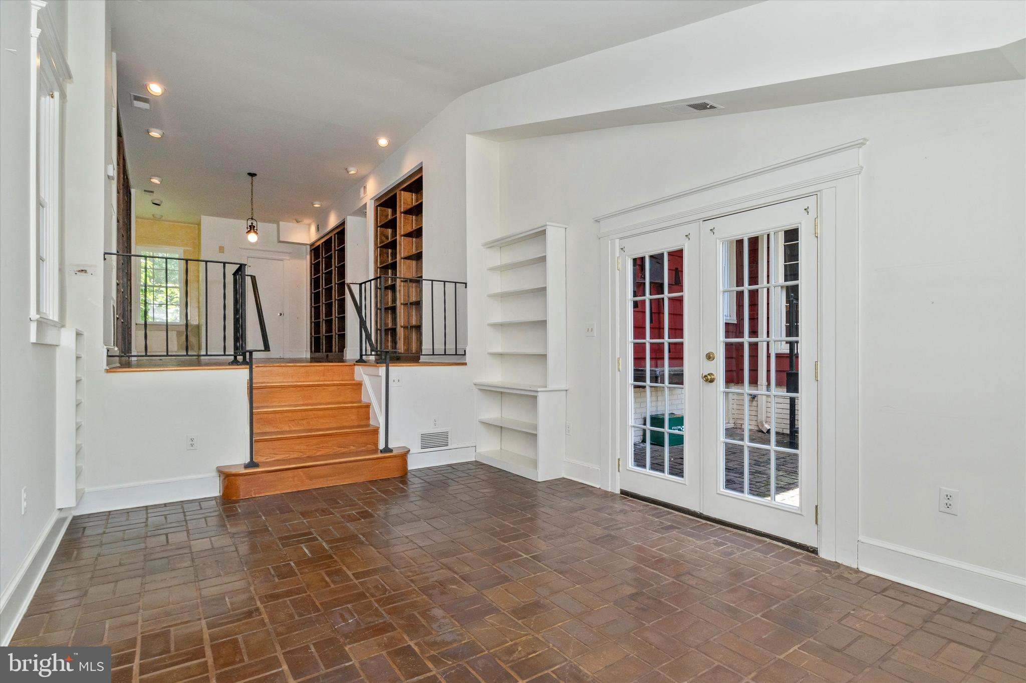 CHEVY CHASE VILLAGE - Residential