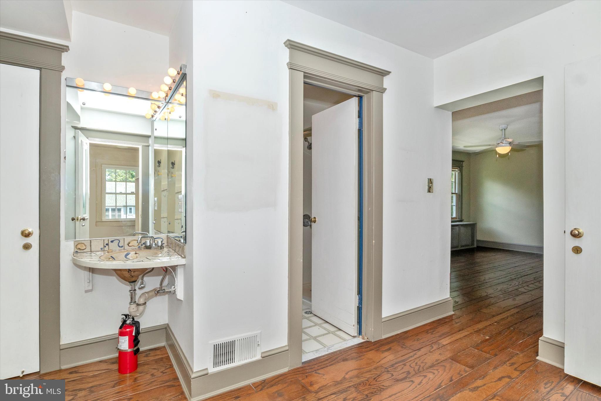 CHEVY CHASE VILLAGE - Residential