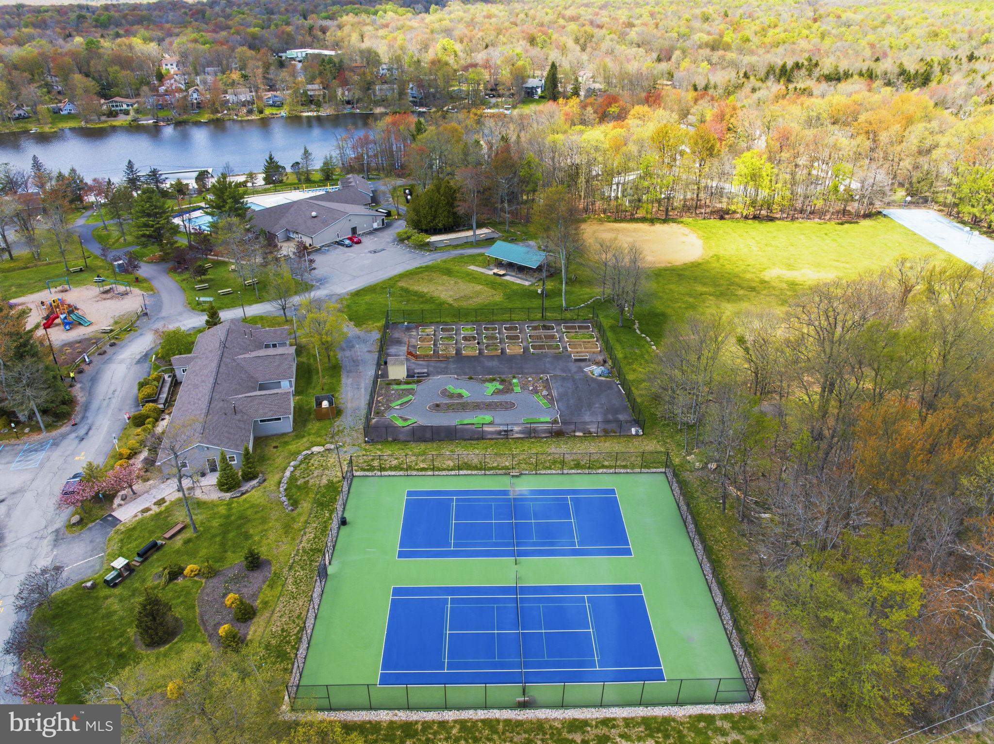 POCONO COUNTRY PLACE - Residential
