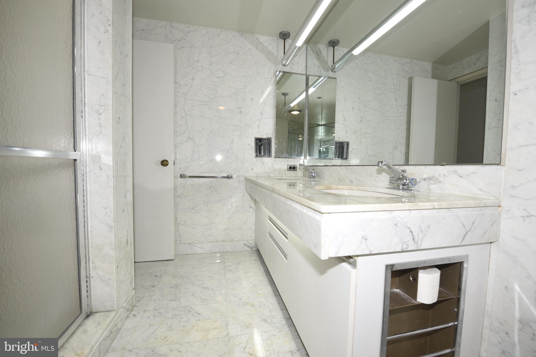 CRYSTAL GATEWAY - Residential Lease