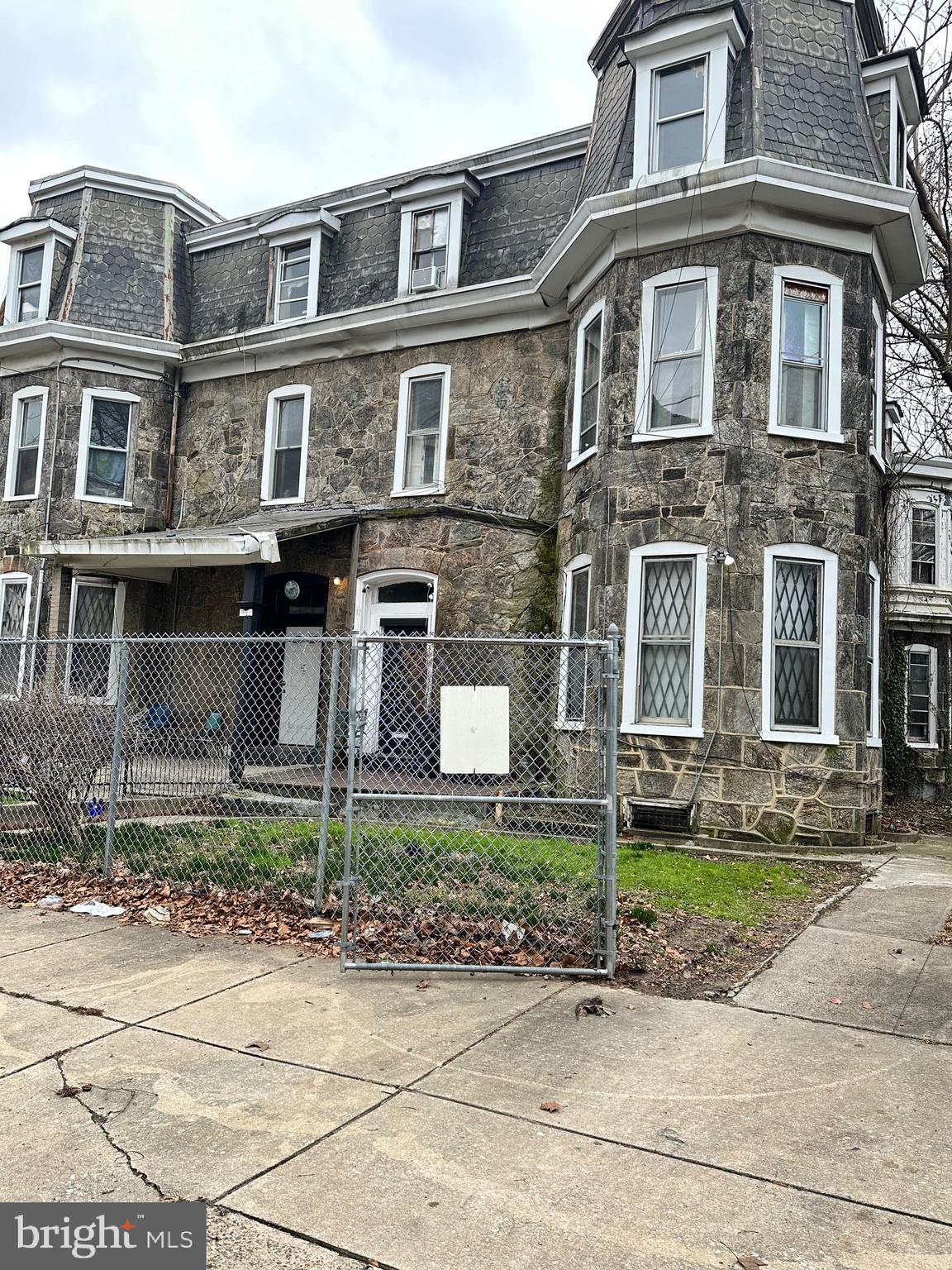 1902 W TIOGA STREET 04