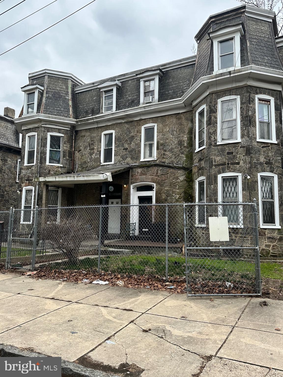 1902 W TIOGA STREET 04