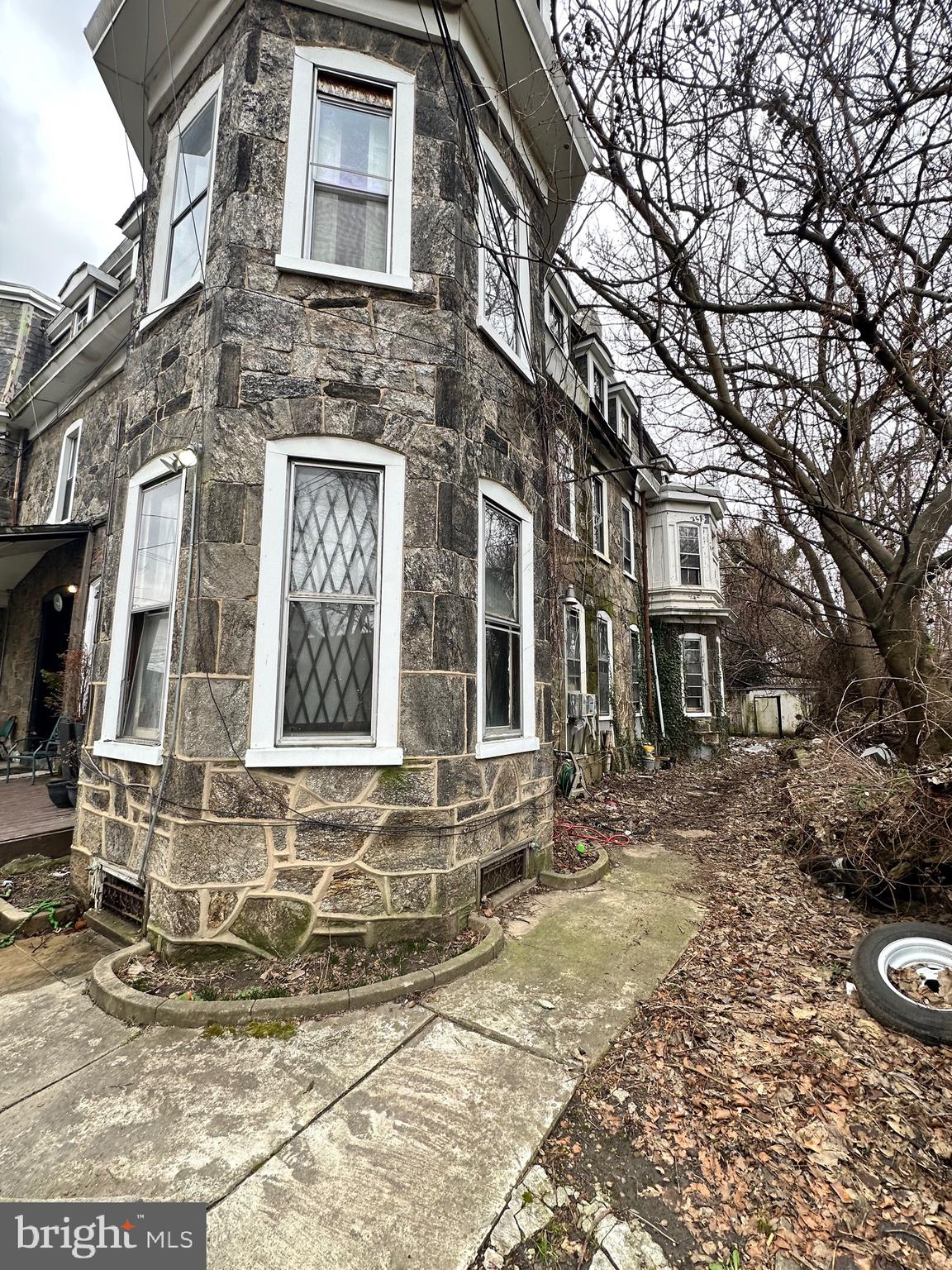 1902 W TIOGA STREET 04