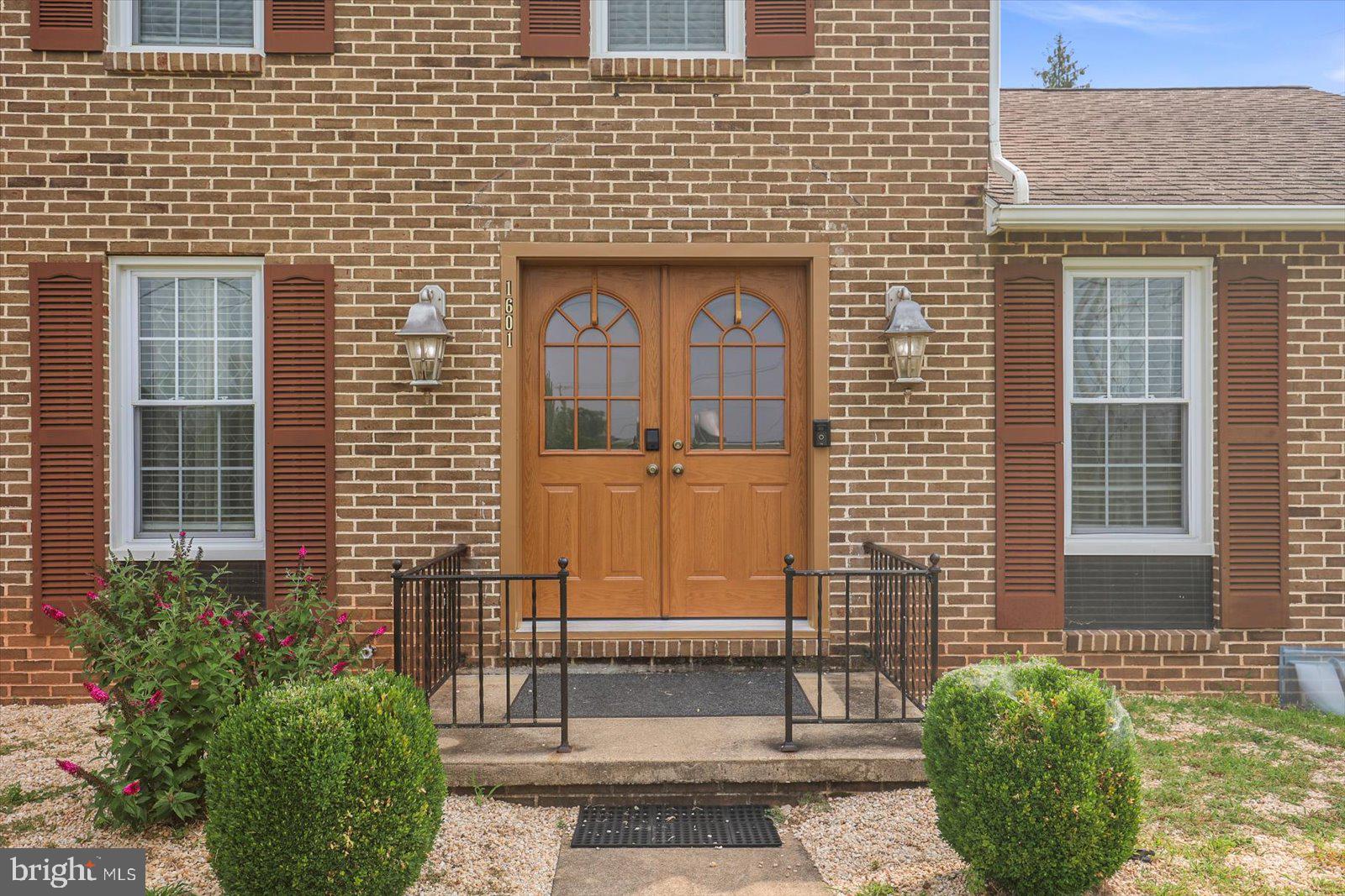 1601 RAINBOW CIRCLE