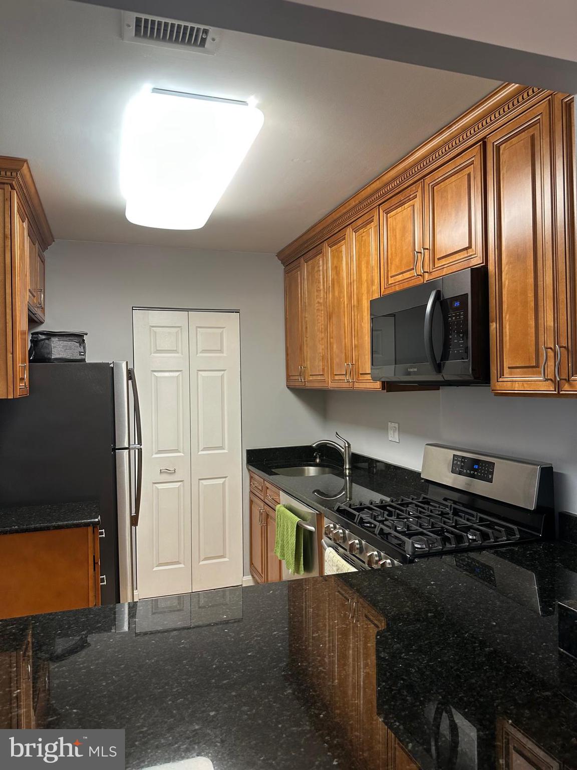 BURKE COVE - Residential Lease