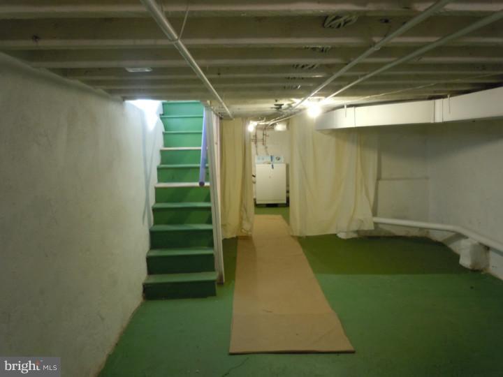 WEST OAK LANE - Residential Lease