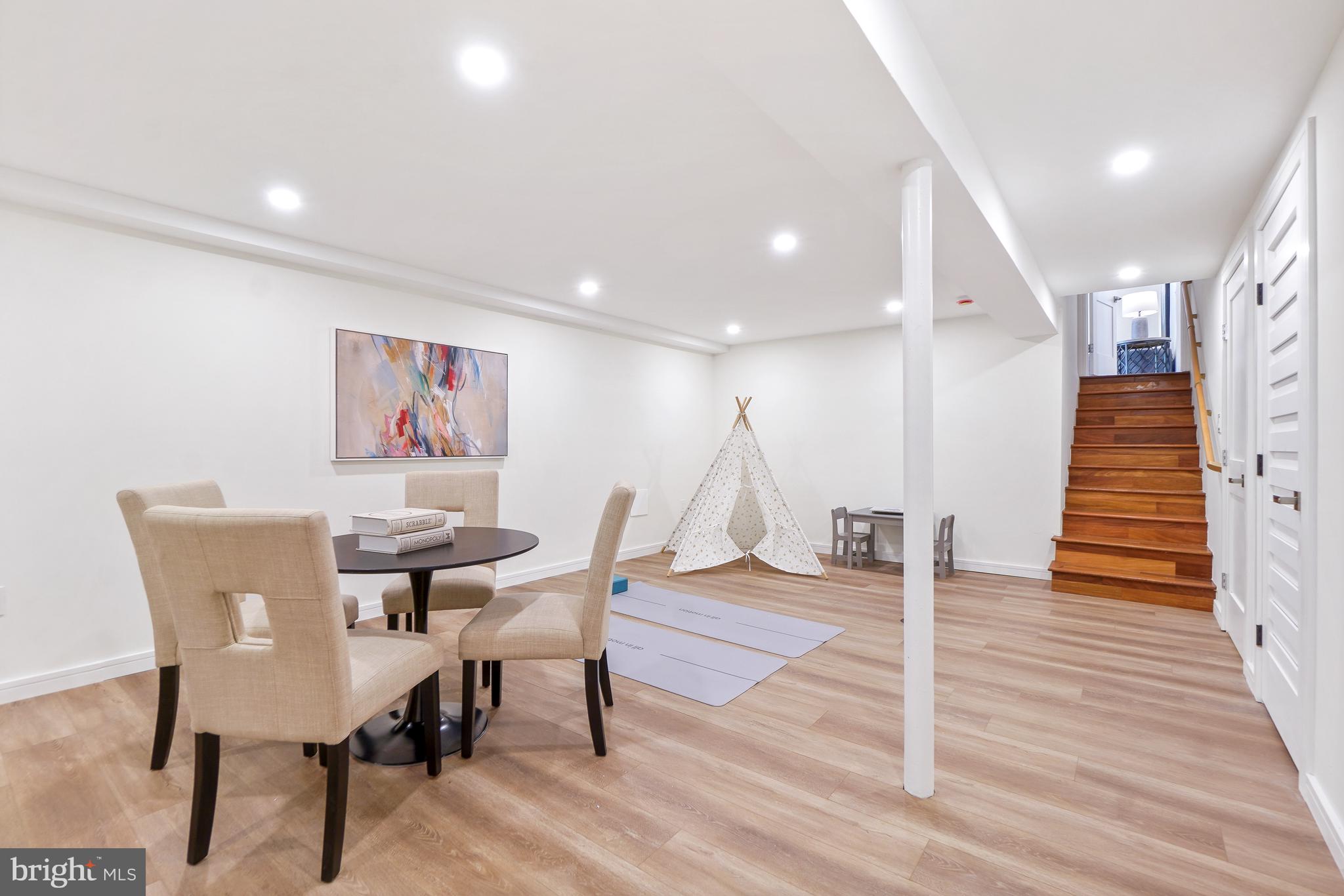 KENWOOD PARK - Residential