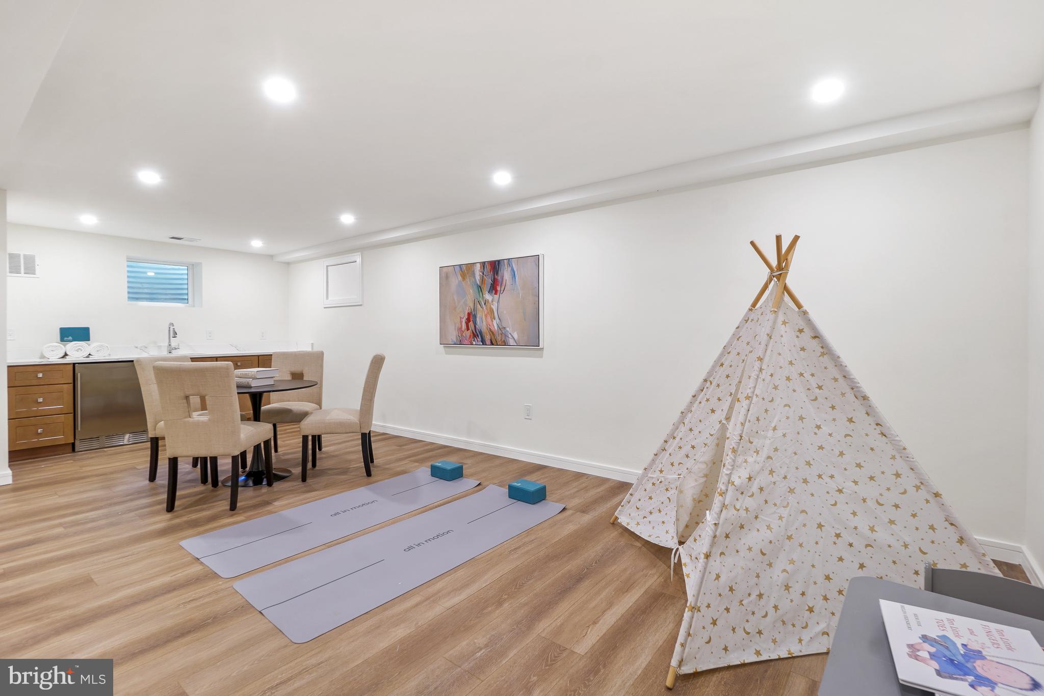 KENWOOD PARK - Residential