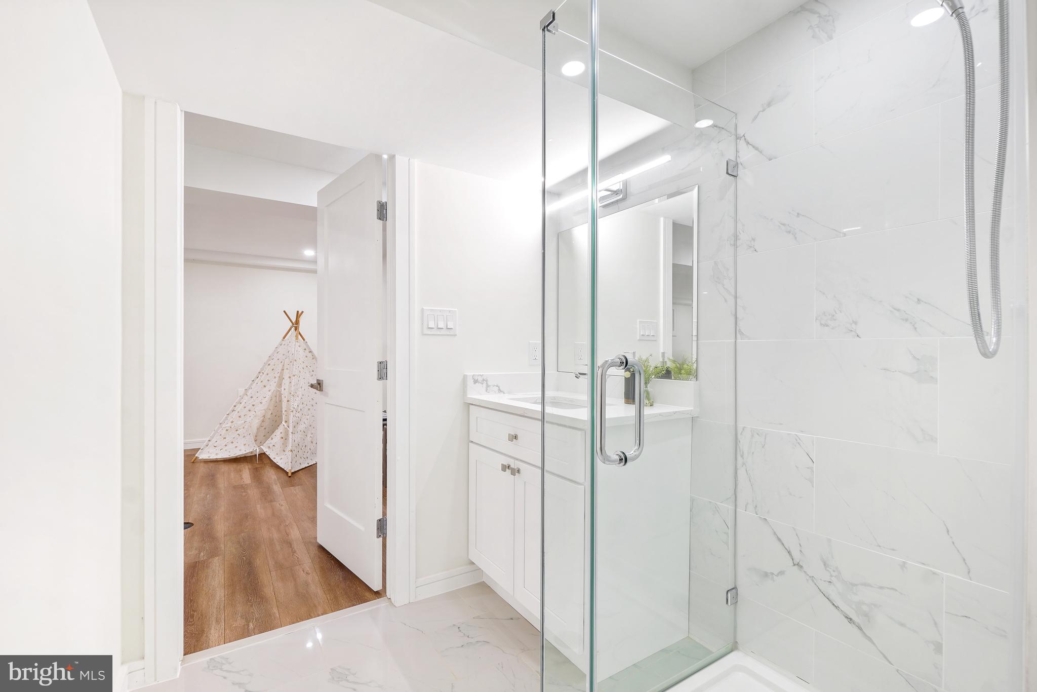 KENWOOD PARK - Residential