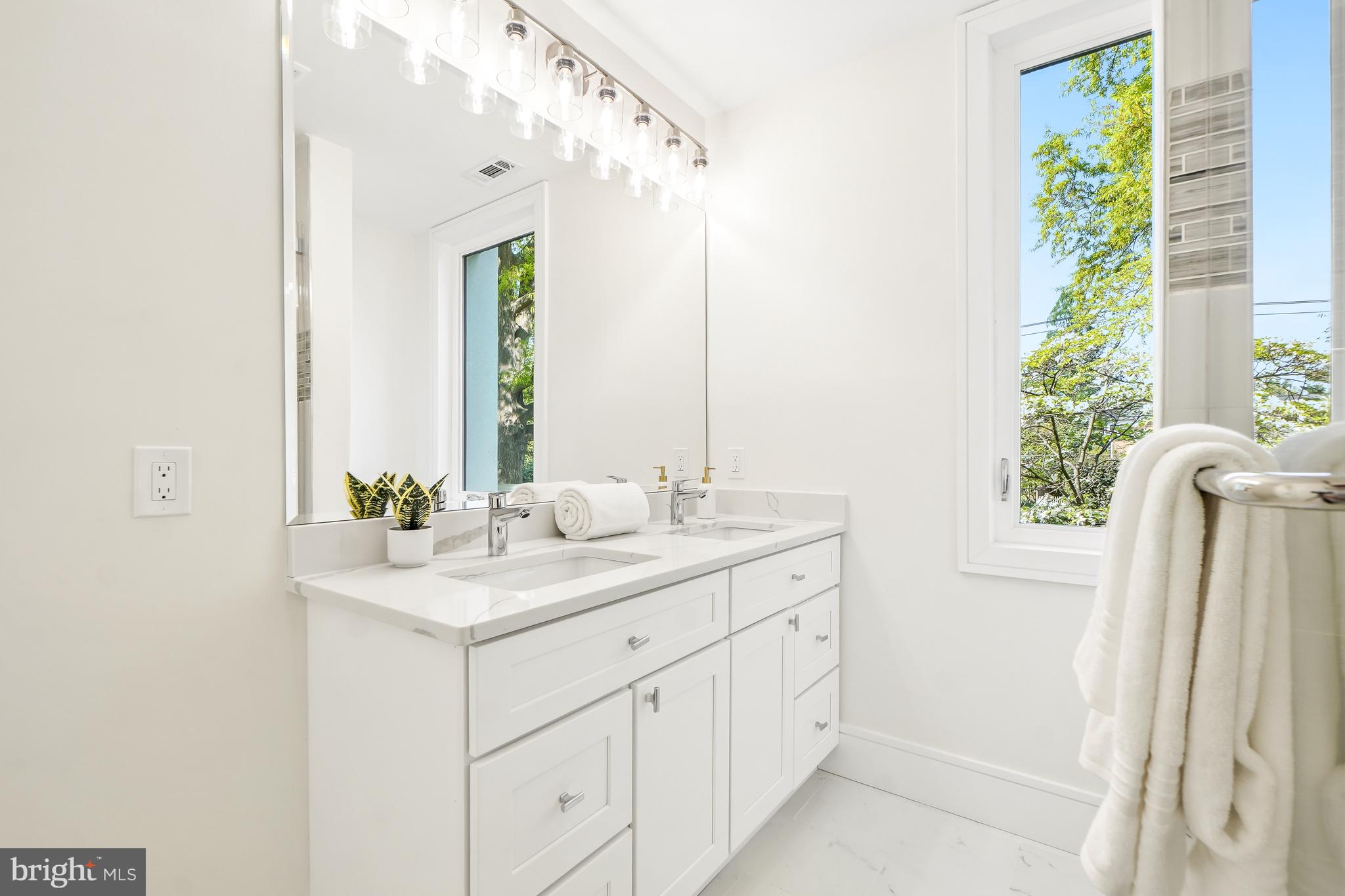 KENWOOD PARK - Residential