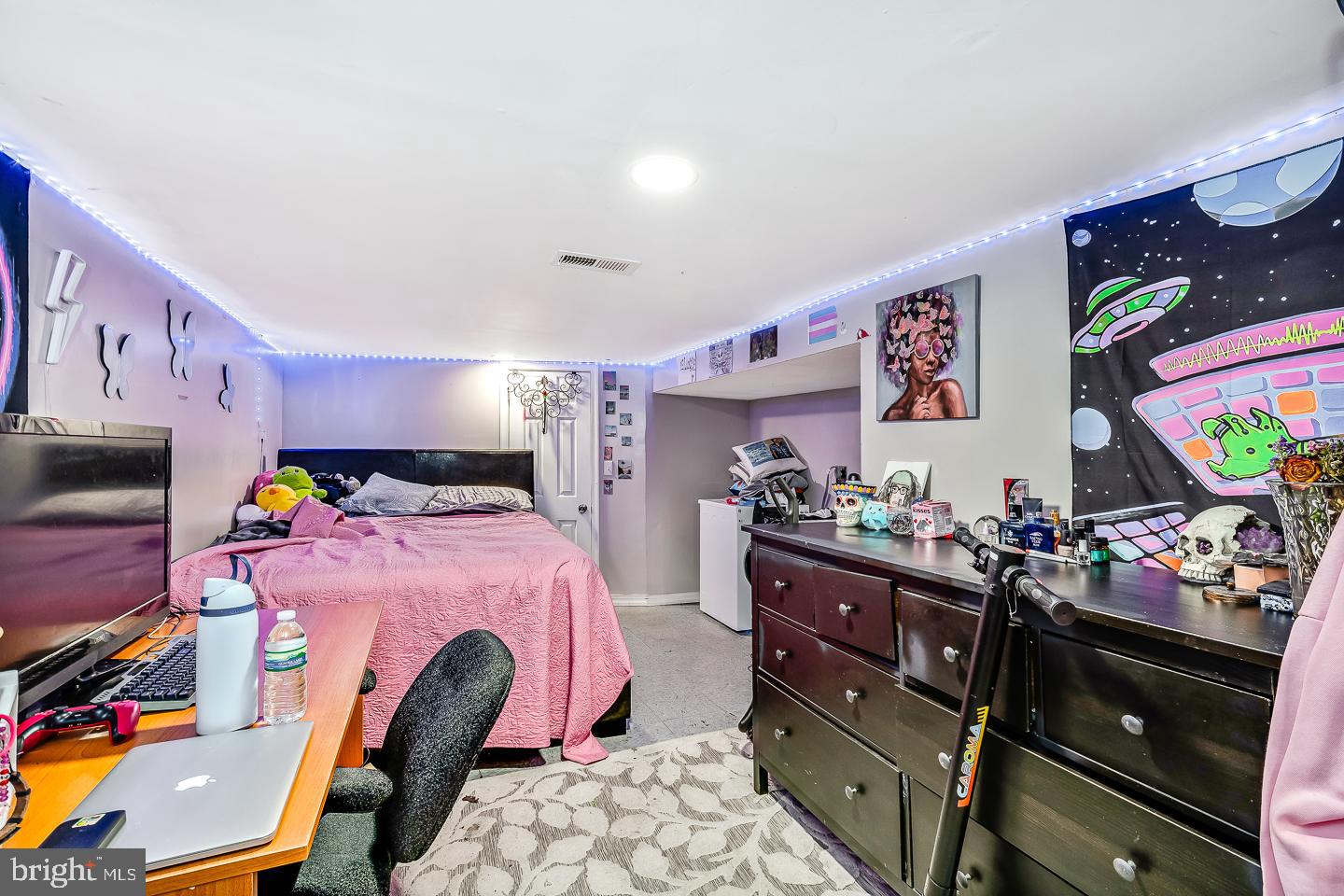 UNIVERSITY CITY - Residential