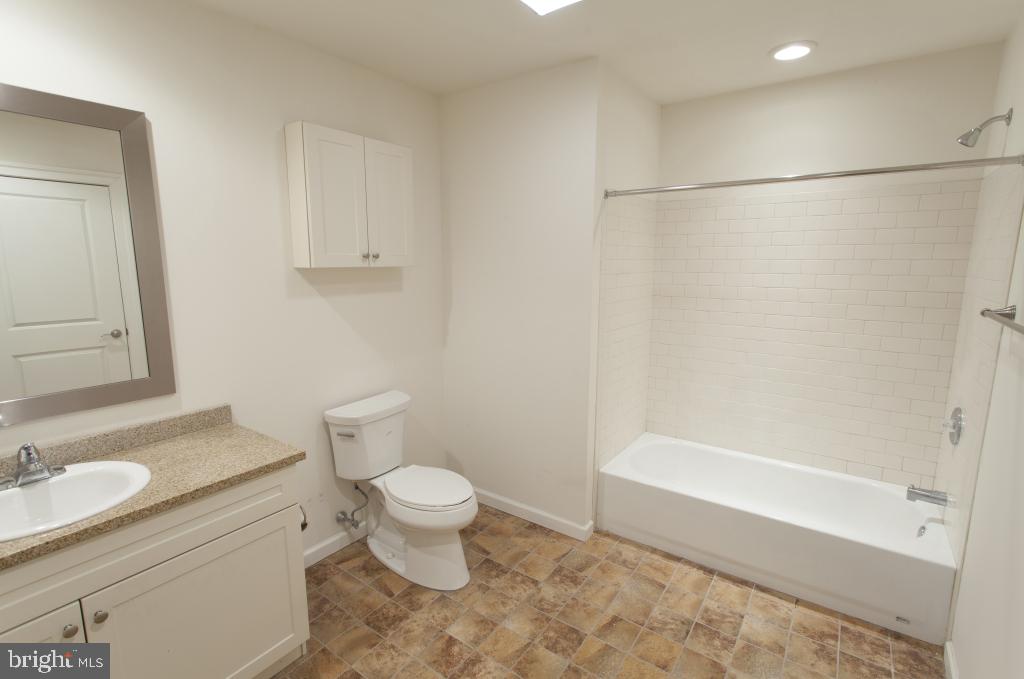 LOGAN SQUARE - Residential Lease