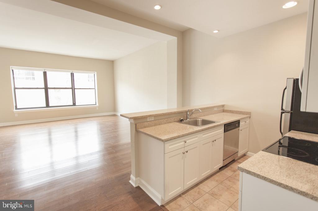 LOGAN SQUARE - Residential Lease