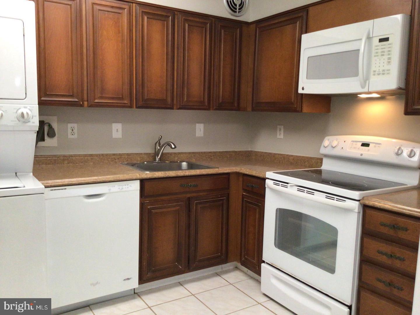 WESTLAKE PARK - Residential Lease