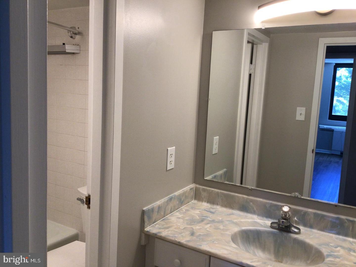 WESTLAKE PARK - Residential Lease