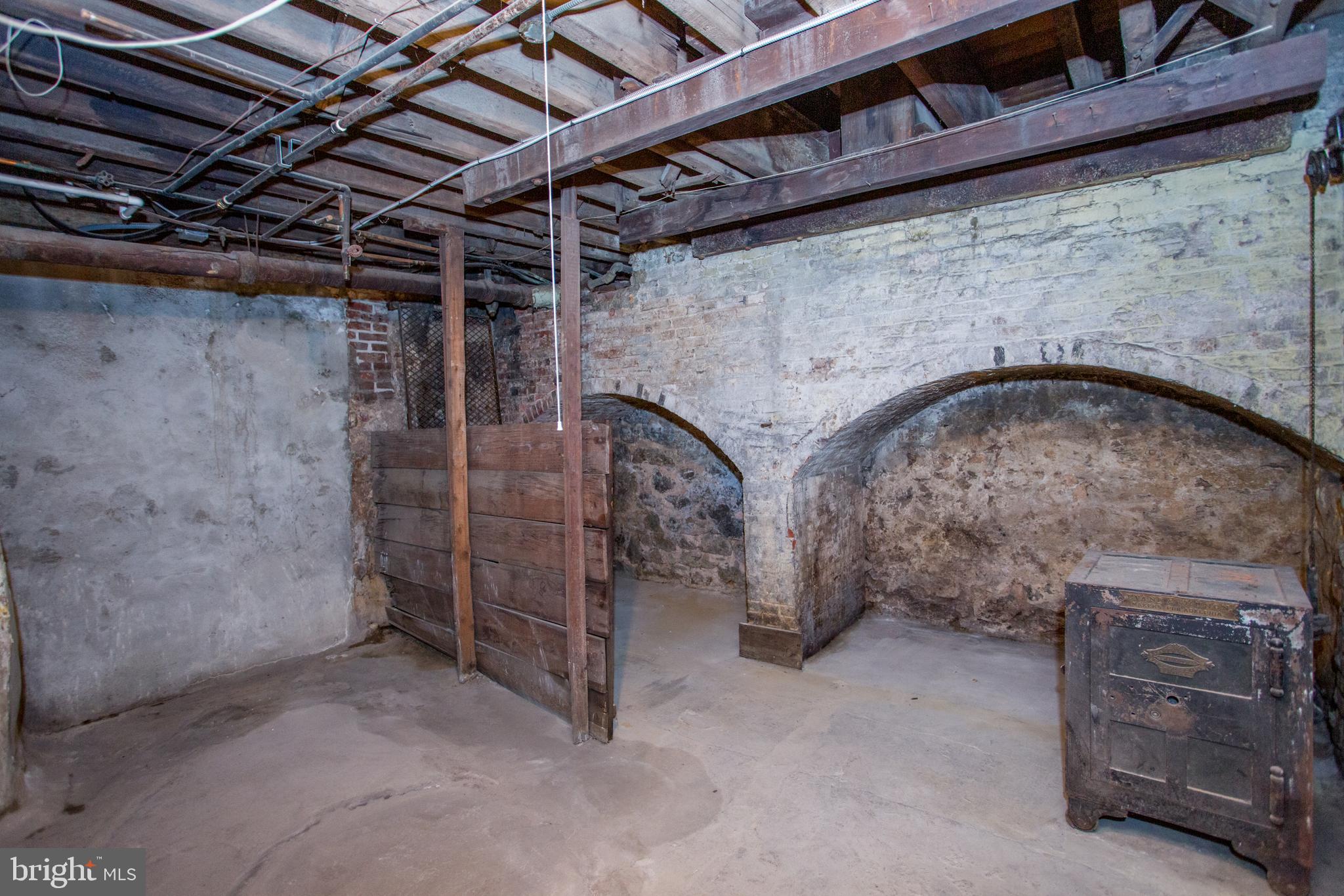 OLD CITY - Commercial Sale