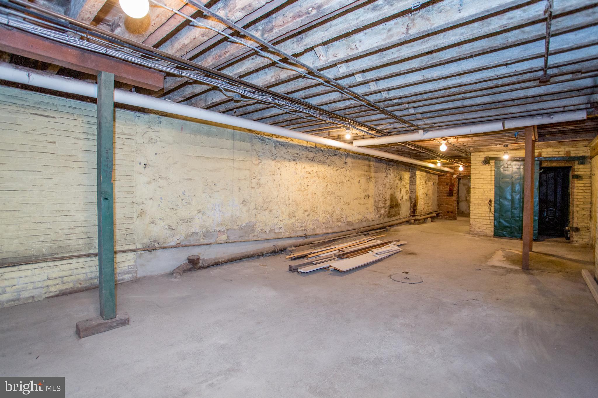 OLD CITY - Commercial Sale