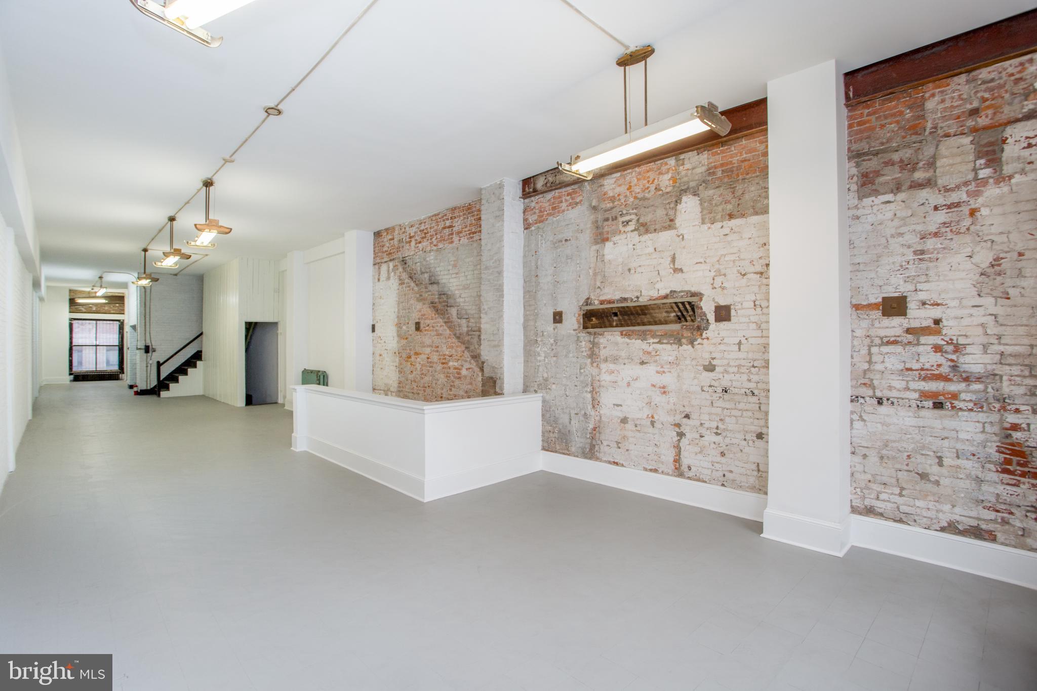 OLD CITY - Commercial Sale