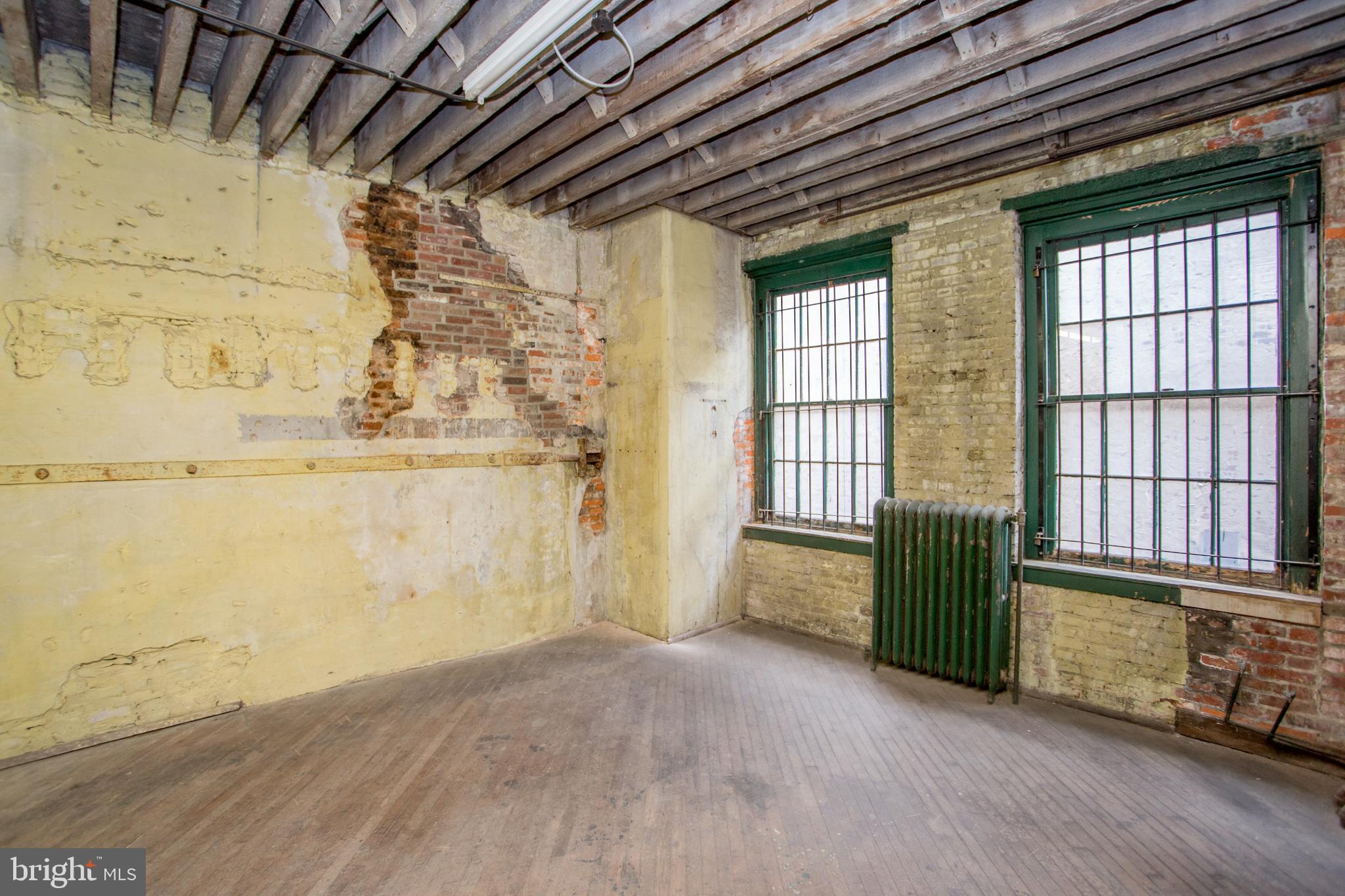 OLD CITY - Commercial Sale