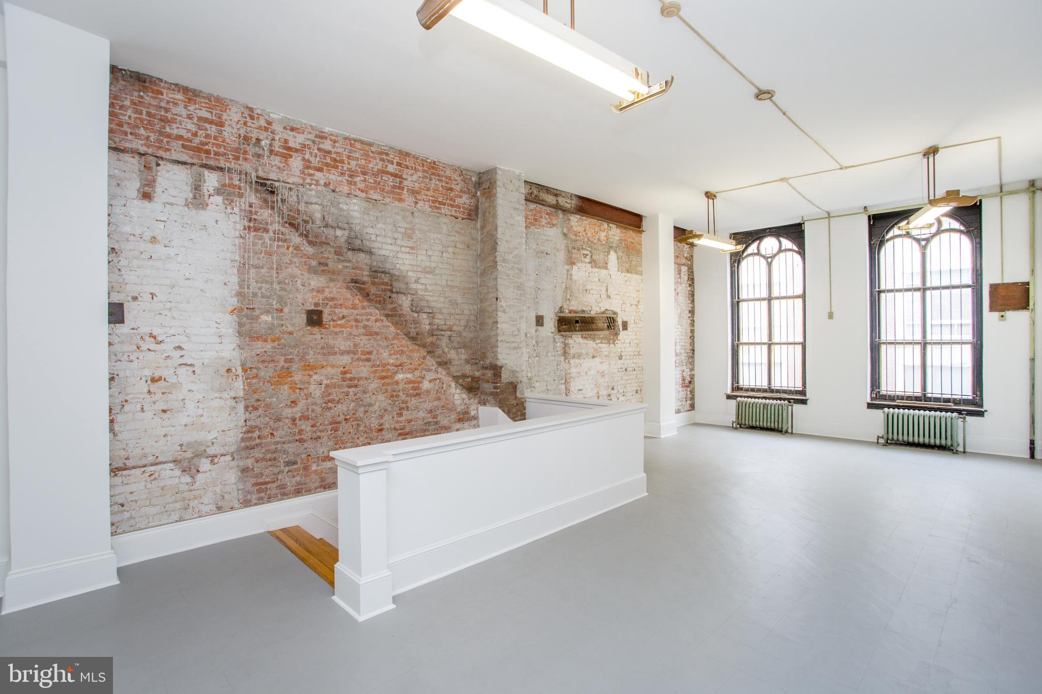 OLD CITY - Commercial Sale