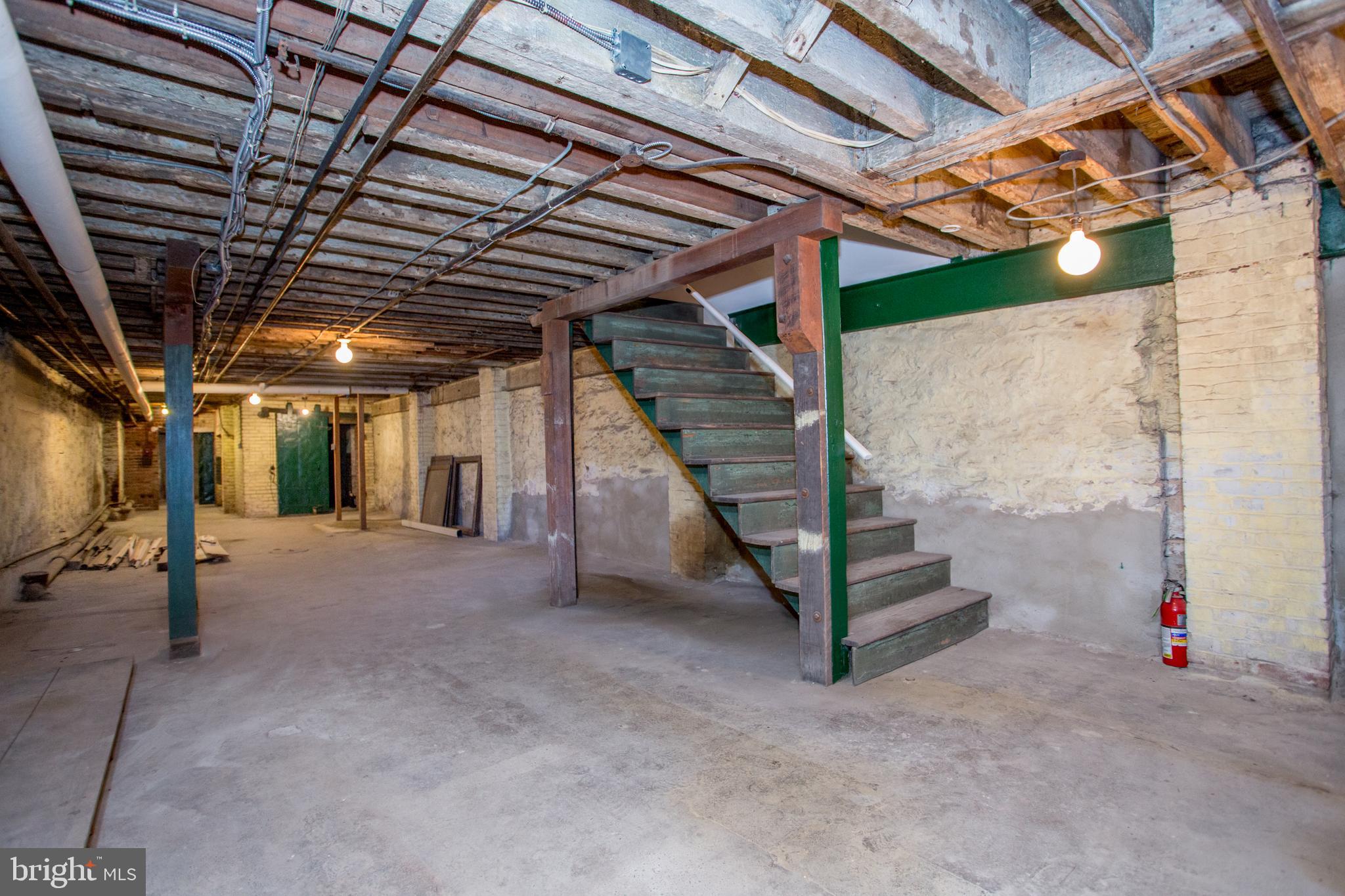 OLD CITY - Commercial Sale