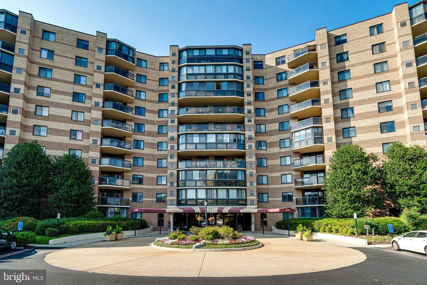 This sought after gated community 24/7 security located in the heart of Tysons corner.  Kitchen fully updated in July 2023, new granite counter top, all new kitchen appliances, new paint,  new floor.  Morning rush hours shuttle bus to silver line metro,  shopping bus on weekends available 10:00AM-3:00PM to Mall and convenience store,  pet friendly,  3 sport courts,  picnic area,  do it yourself car wash,  Rotonda is located across from "The Boro Whole Foods Market" , Starbucks & movie theaters.  Only minutes to two metro stations, major commuter routes , Tysons Malls I & II  , Restaurants, Electric, water & Sever are included in the condo fee.   Storage included on lower level.