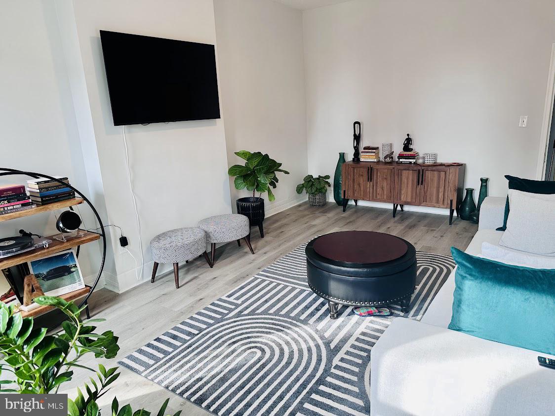 HARLEM PARK - Residential Lease