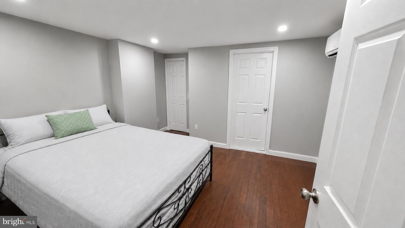 427 W GIRARD AVENUE 3