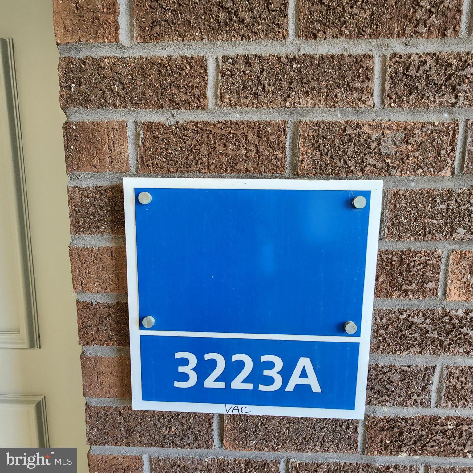 Waiting for you ! Approximately 675 +/- Great professional office space. Adjacent/Connecting unit available as well. Lease both units for $1900 per month. Freshly Painted. New Flooring. New HVAC system. Located near major highways and easy access to BWI, Columbia and Washington. Contact listing agent for showings. Managed property.
NOTE ! ! !....Public record incorrectly states 901 square feet