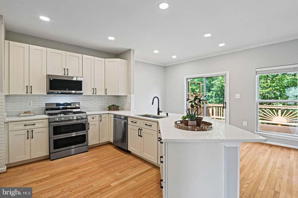 Photo of 13102 Forest Mist Lane, FAIRFAX, VA 22033 (MLS # VAFX2337142)