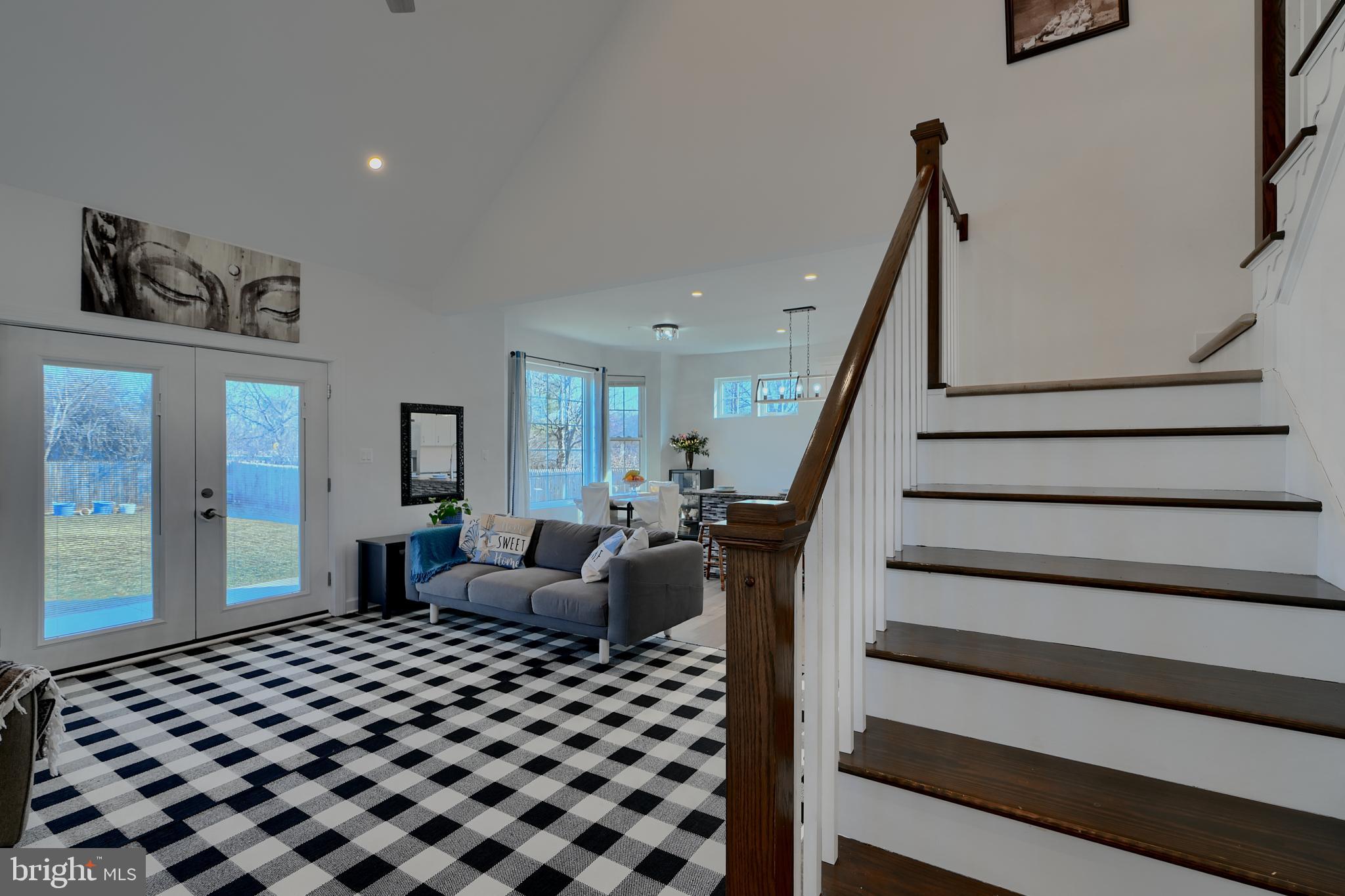 LINDEN HILLS - Residential