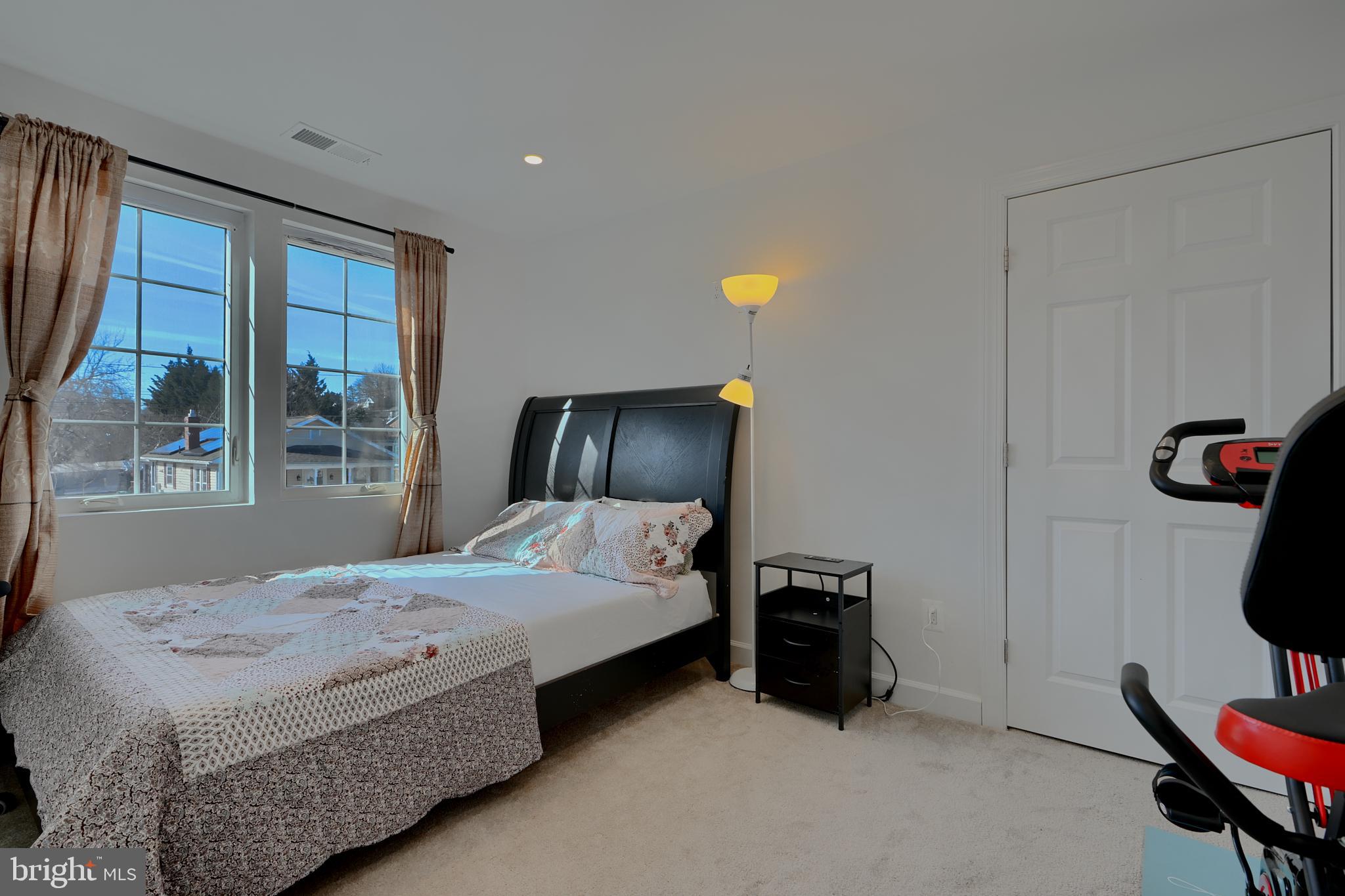 LINDEN HILLS - Residential