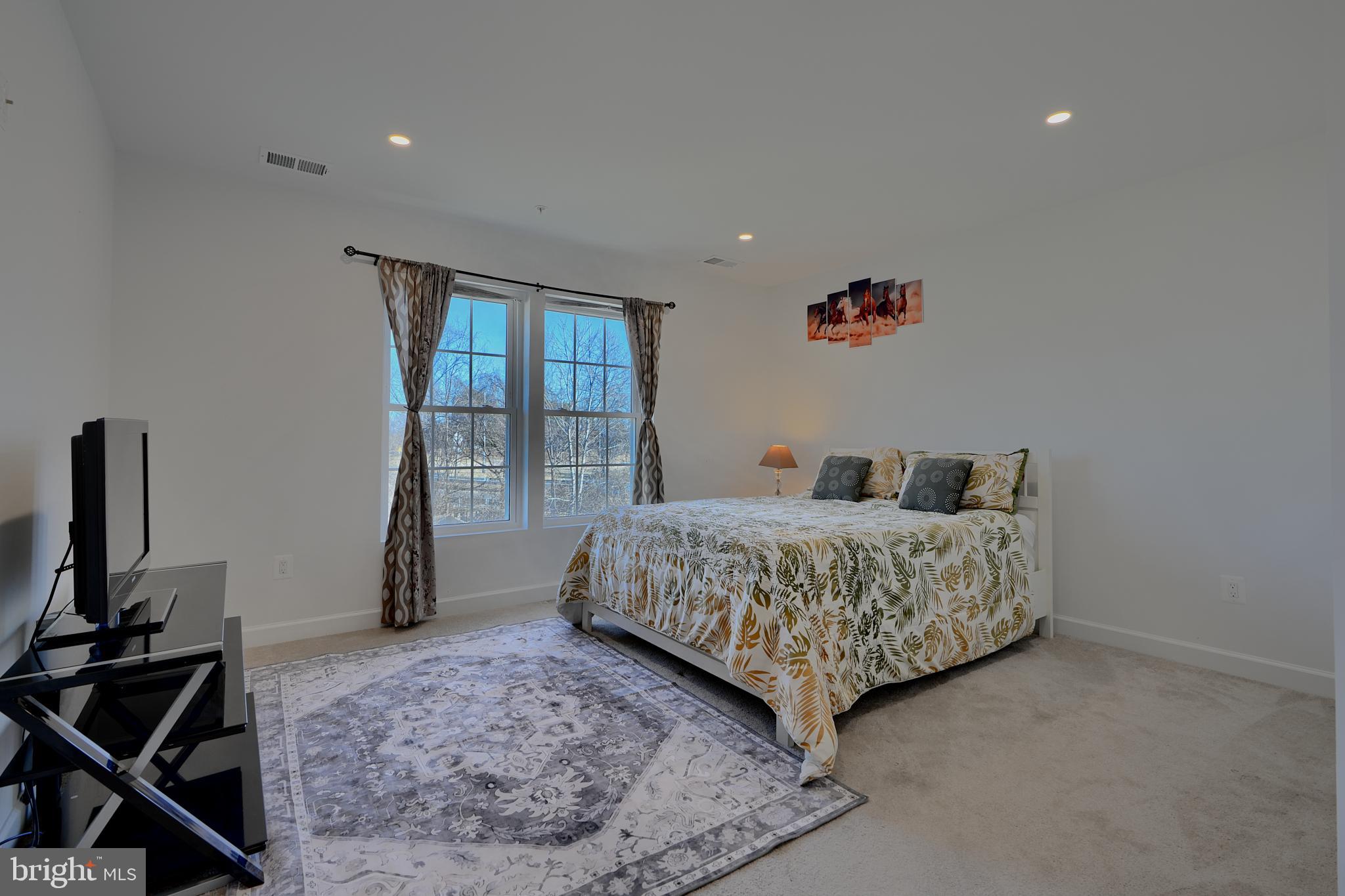 LINDEN HILLS - Residential