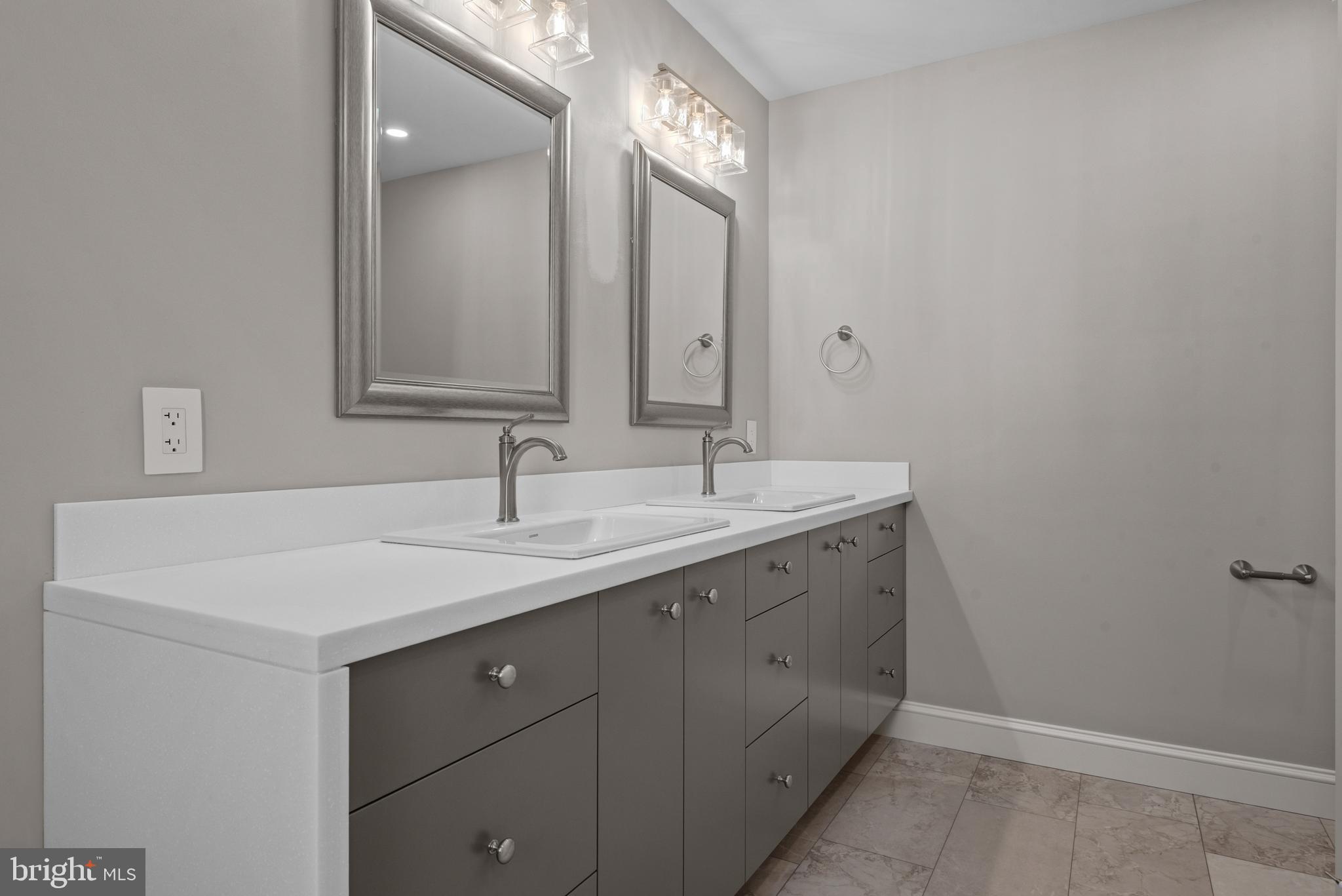 LANCASTER - Residential