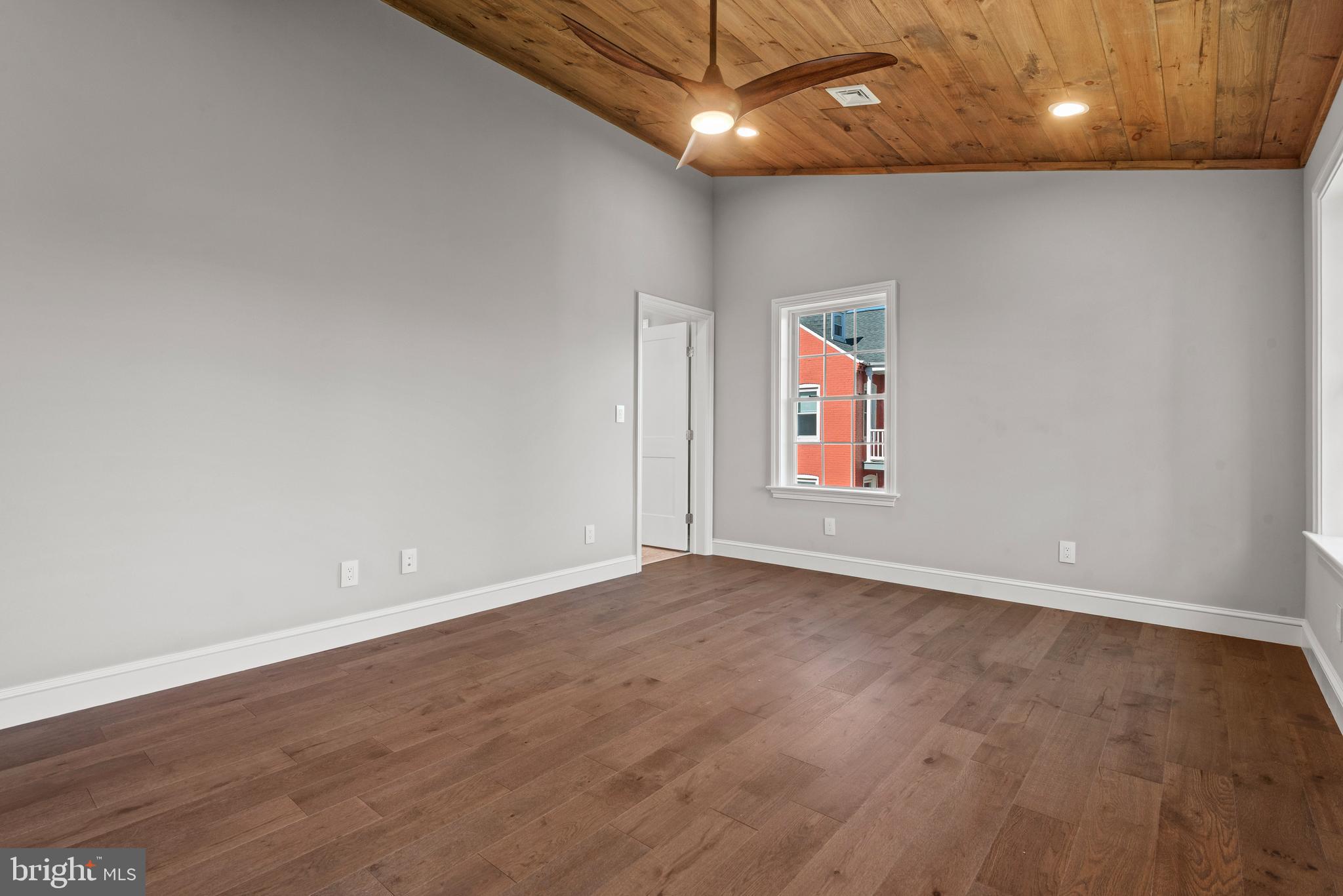 LANCASTER - Residential