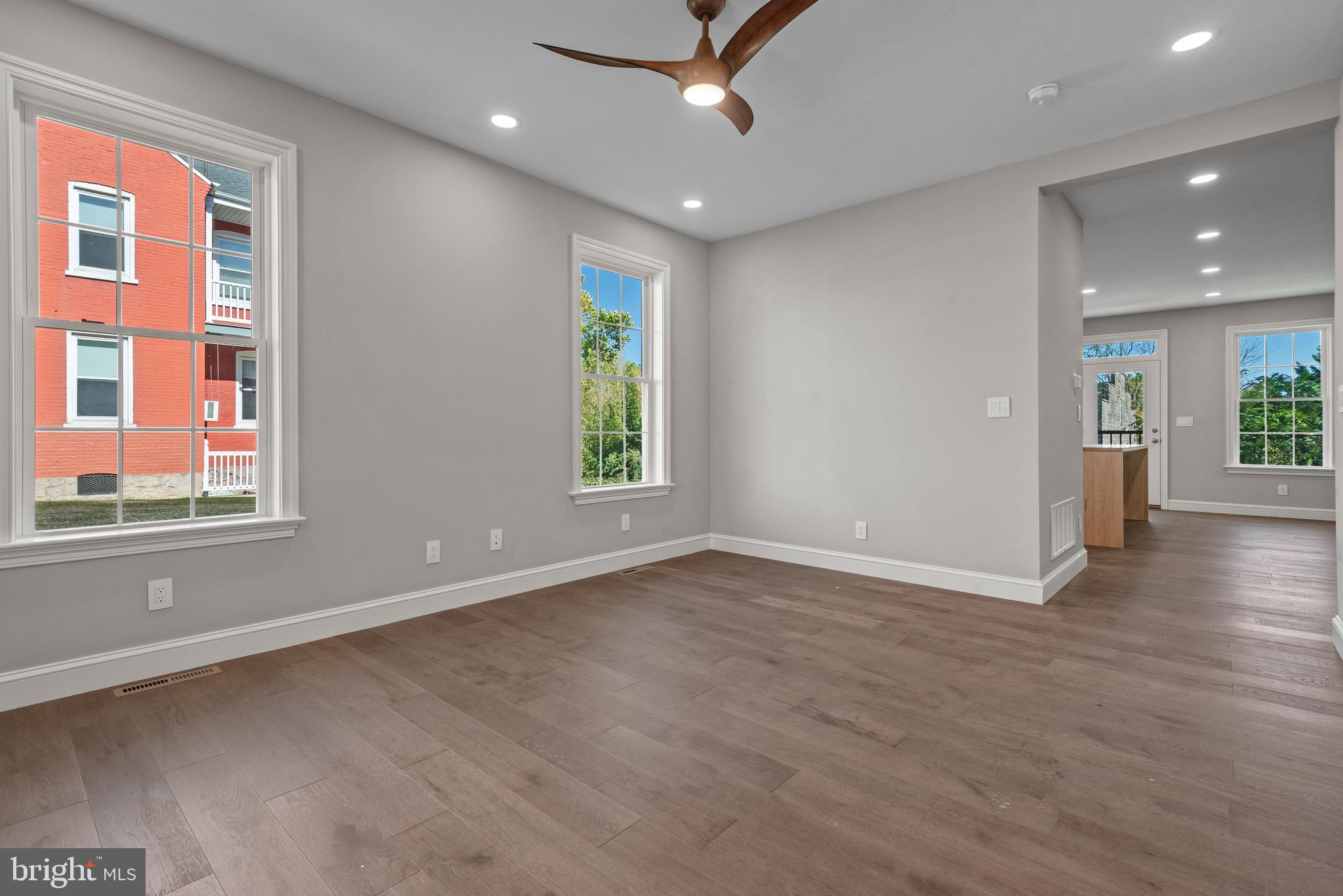 LANCASTER - Residential