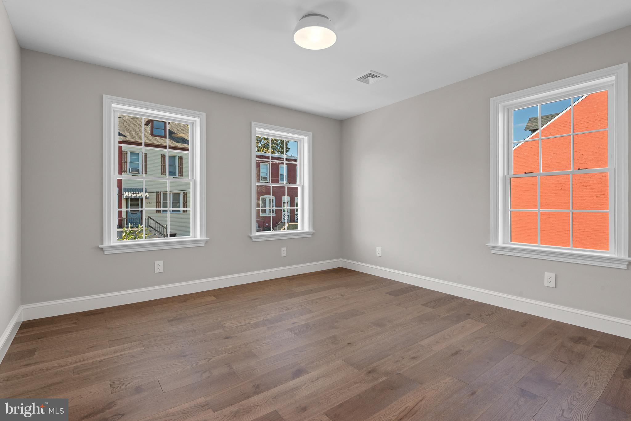 LANCASTER - Residential