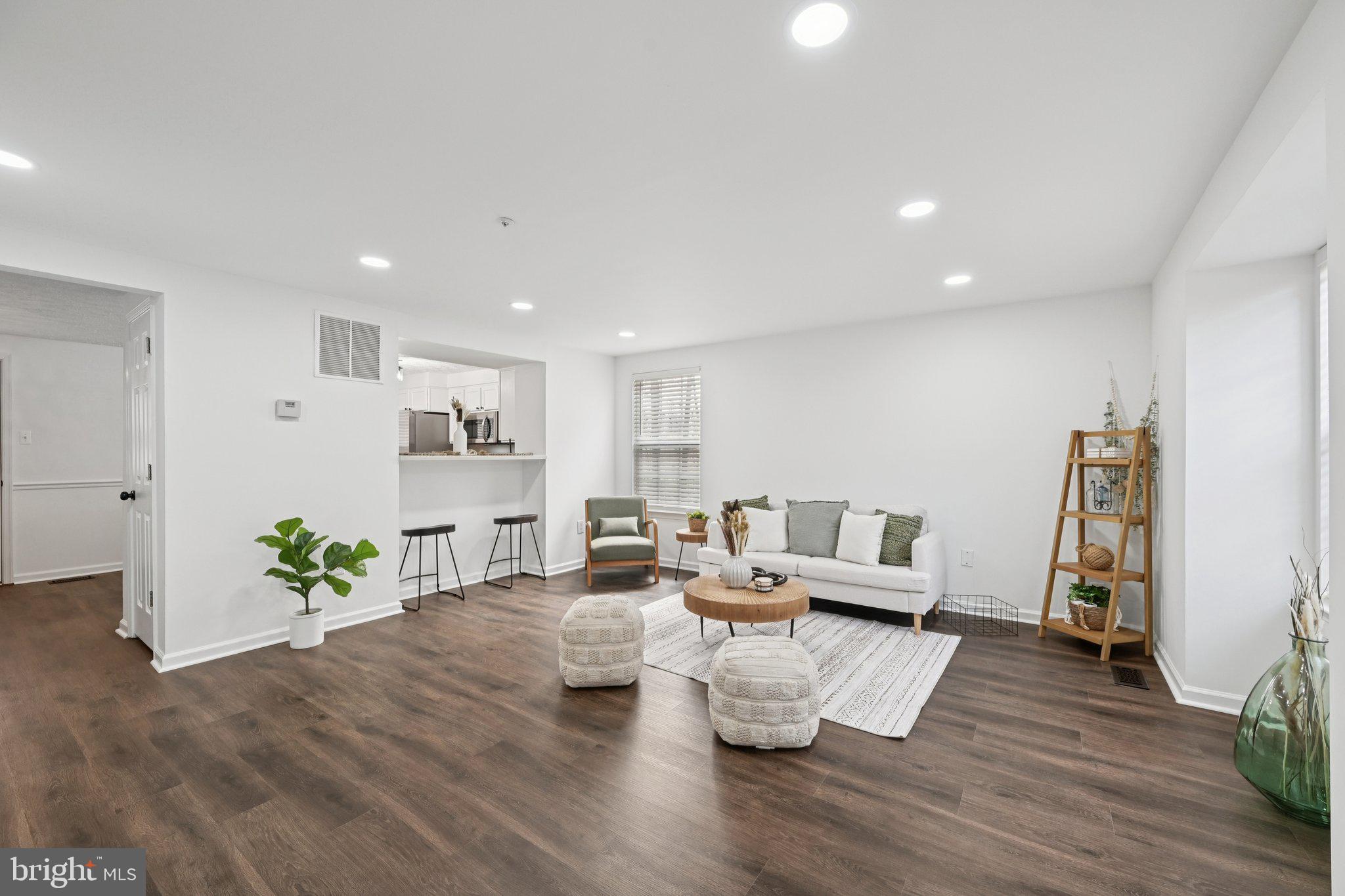 927 JESSICAS LANE 11