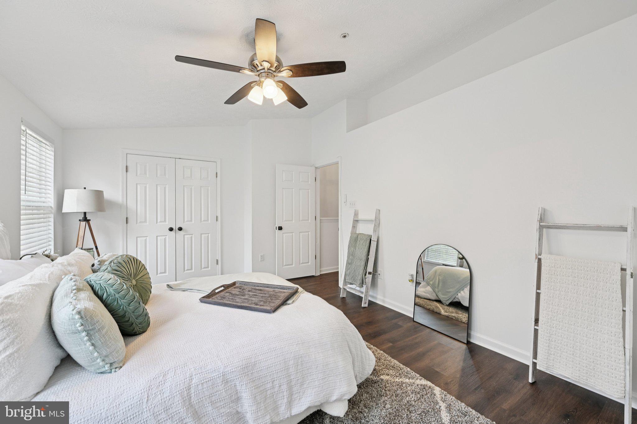 BRENTWOOD MANOR - Residential