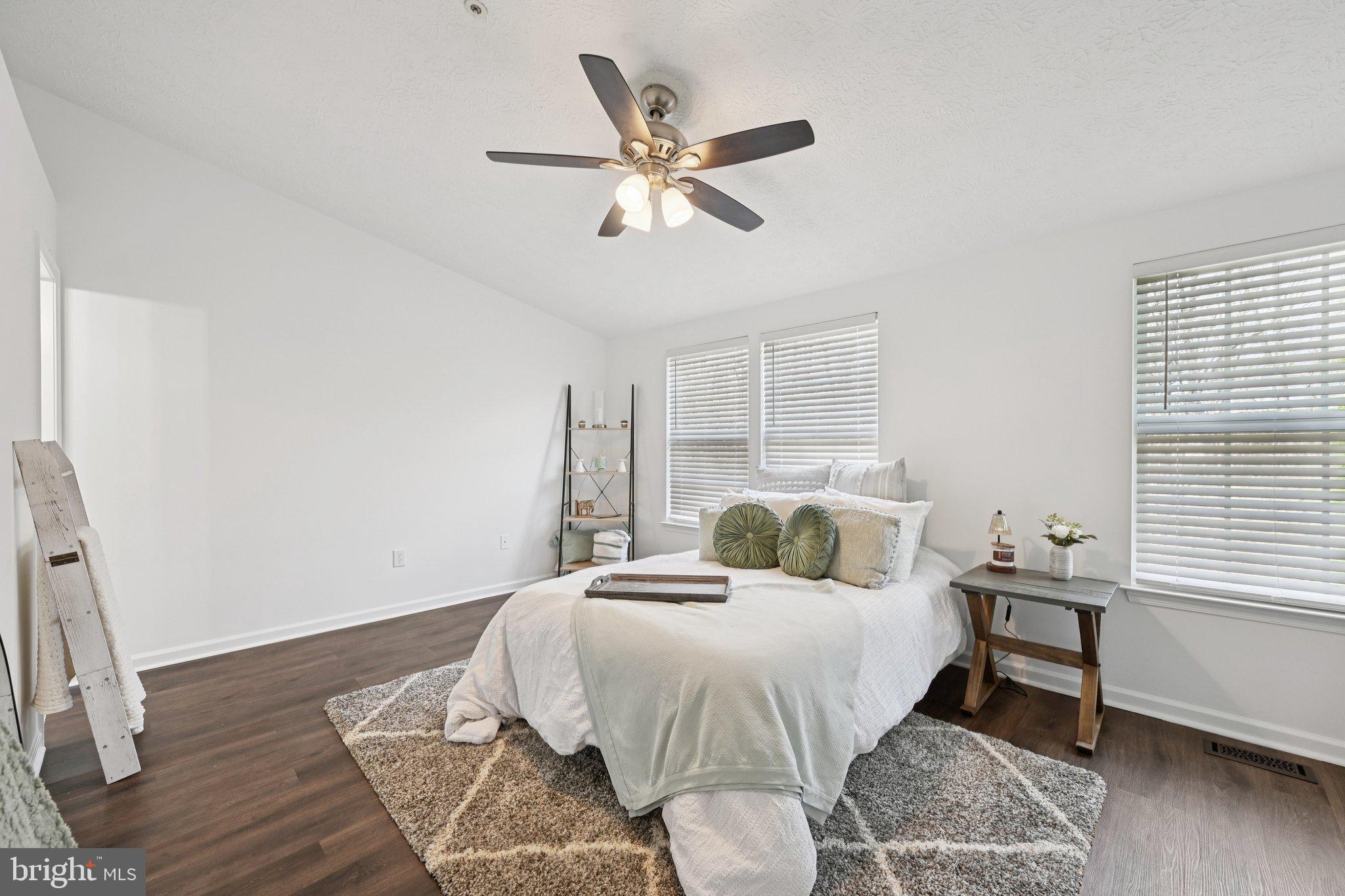 BRENTWOOD MANOR - Residential