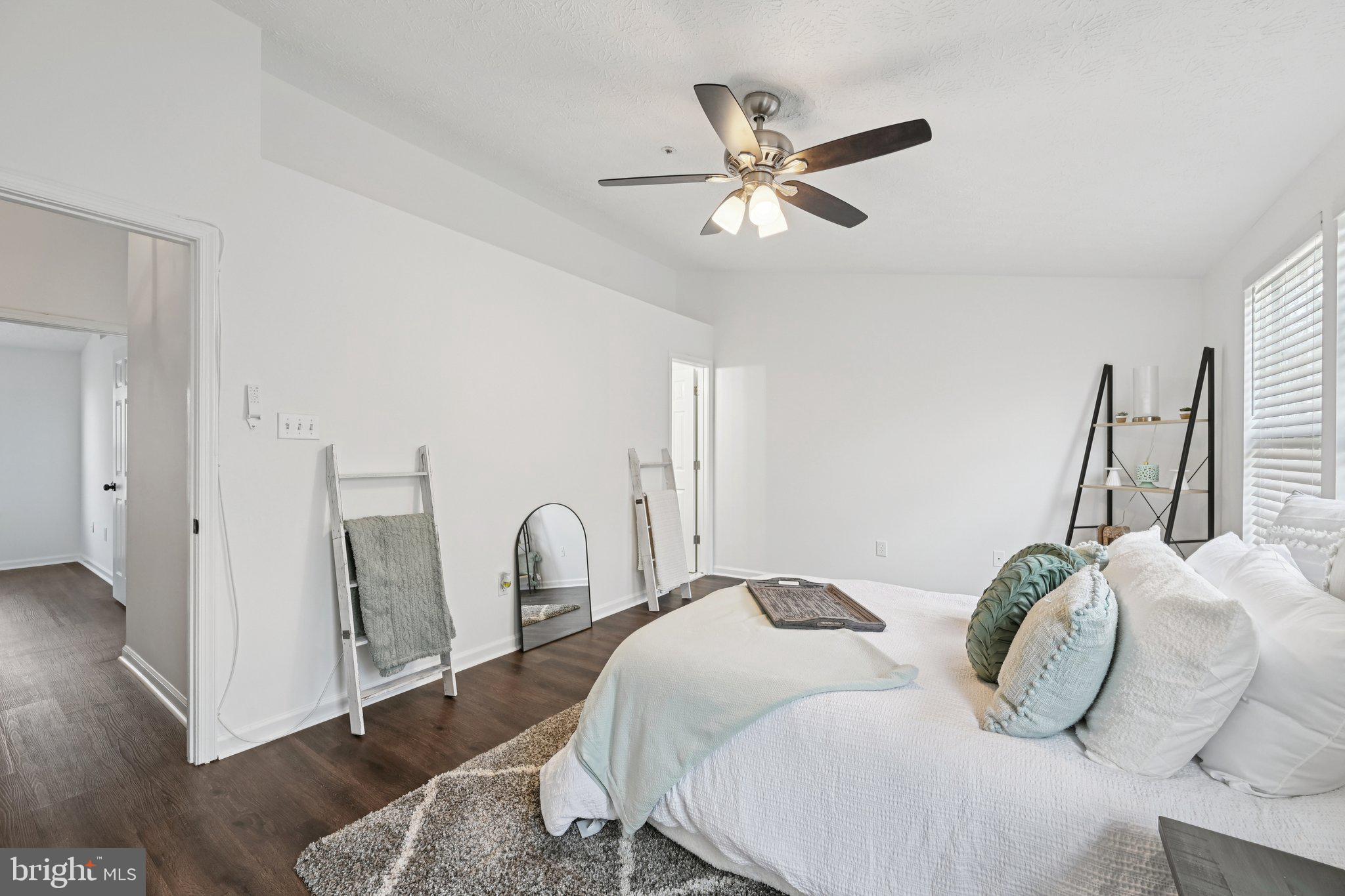 BRENTWOOD MANOR - Residential