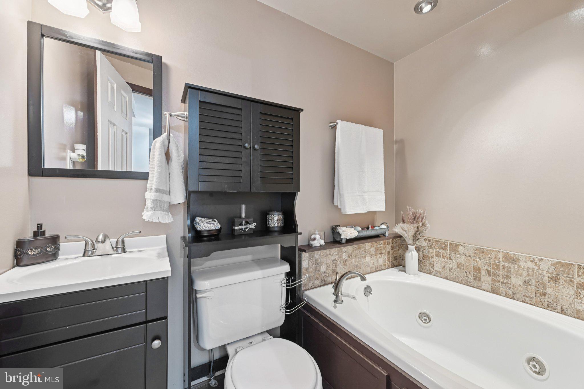 BRENTWOOD MANOR - Residential