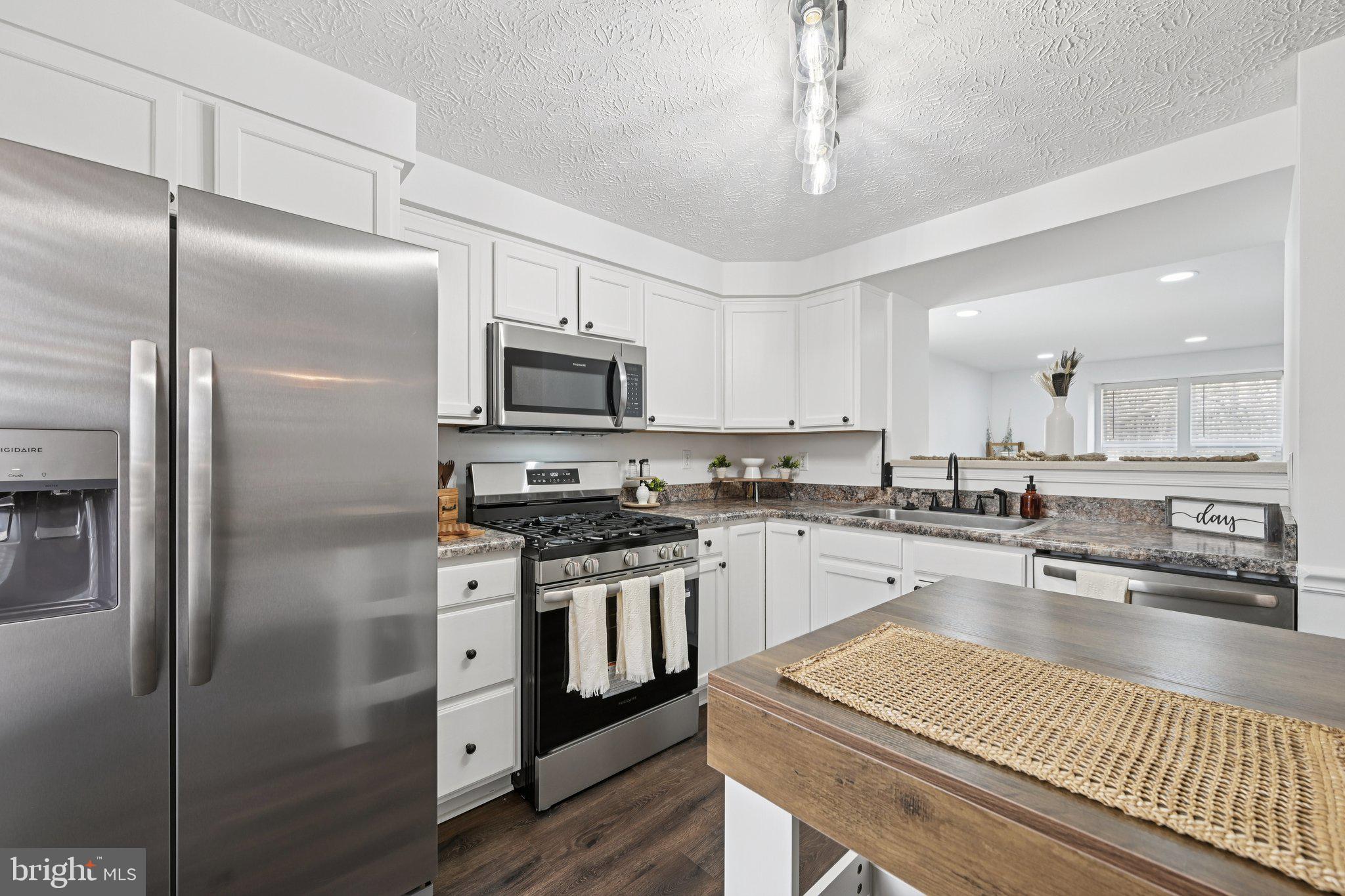 BRENTWOOD MANOR - Residential