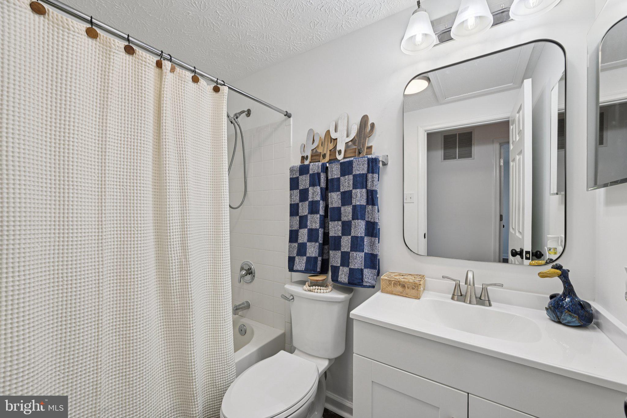 BRENTWOOD MANOR - Residential