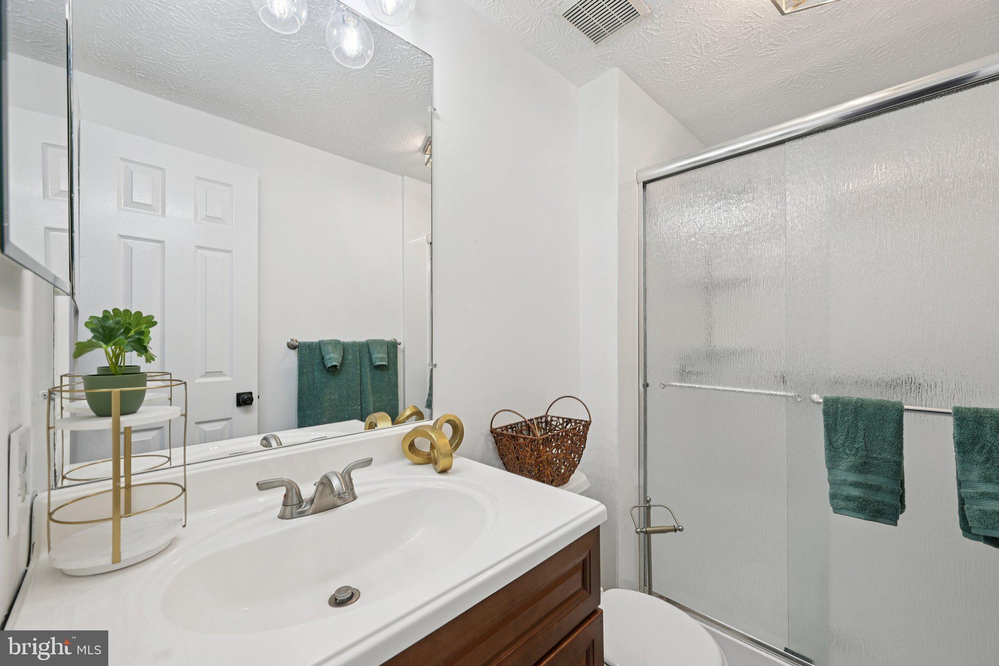 BRENTWOOD MANOR - Residential