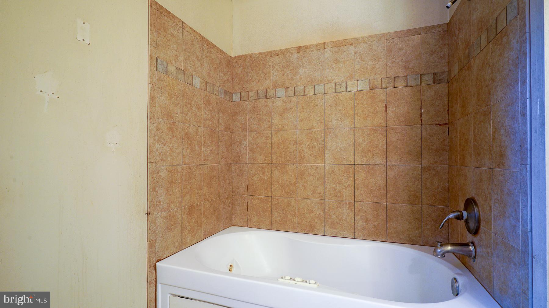 WEST VIEW SHORES - Residential