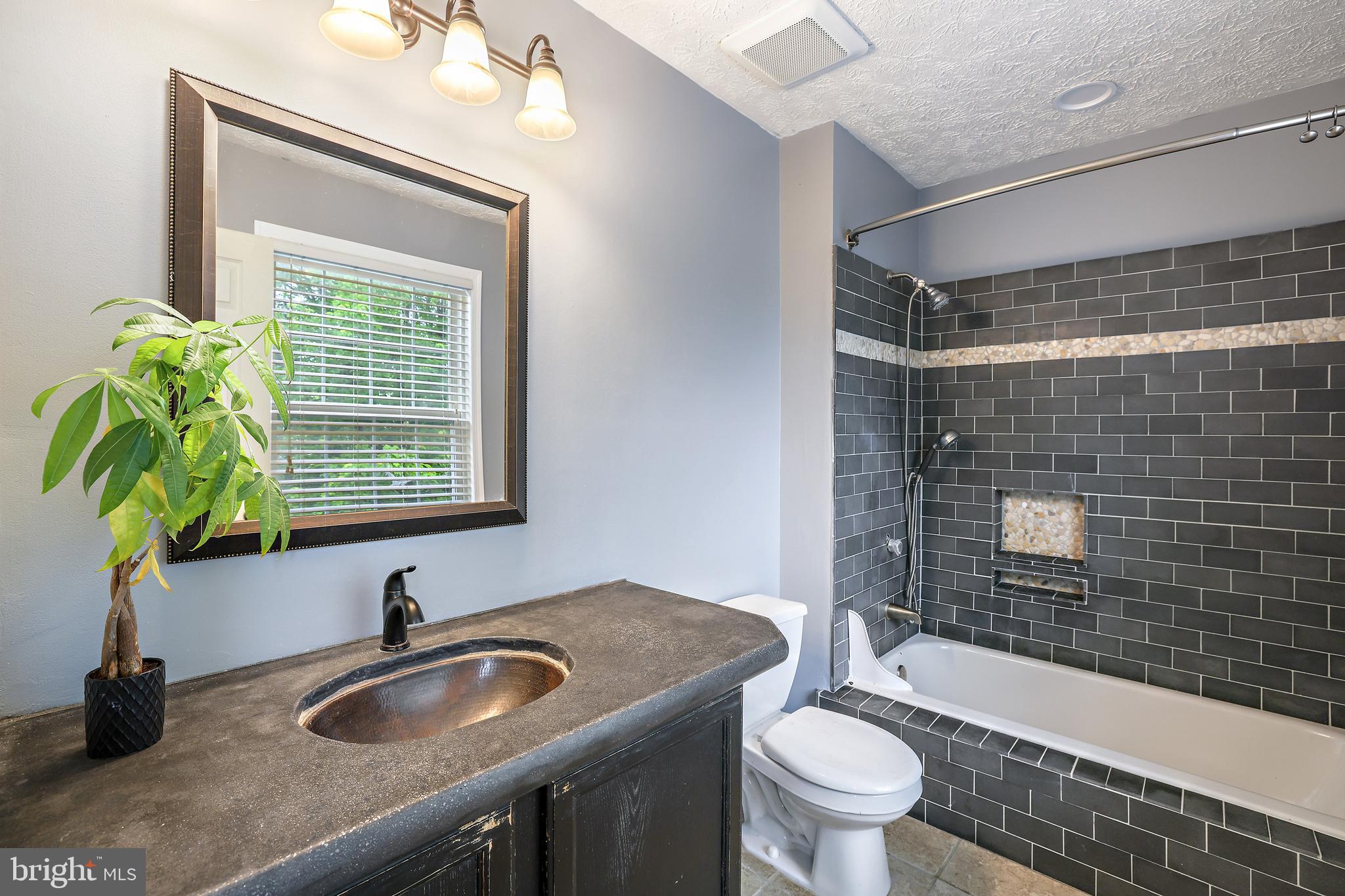 NOTTINGHAM VILLAGE - Residential