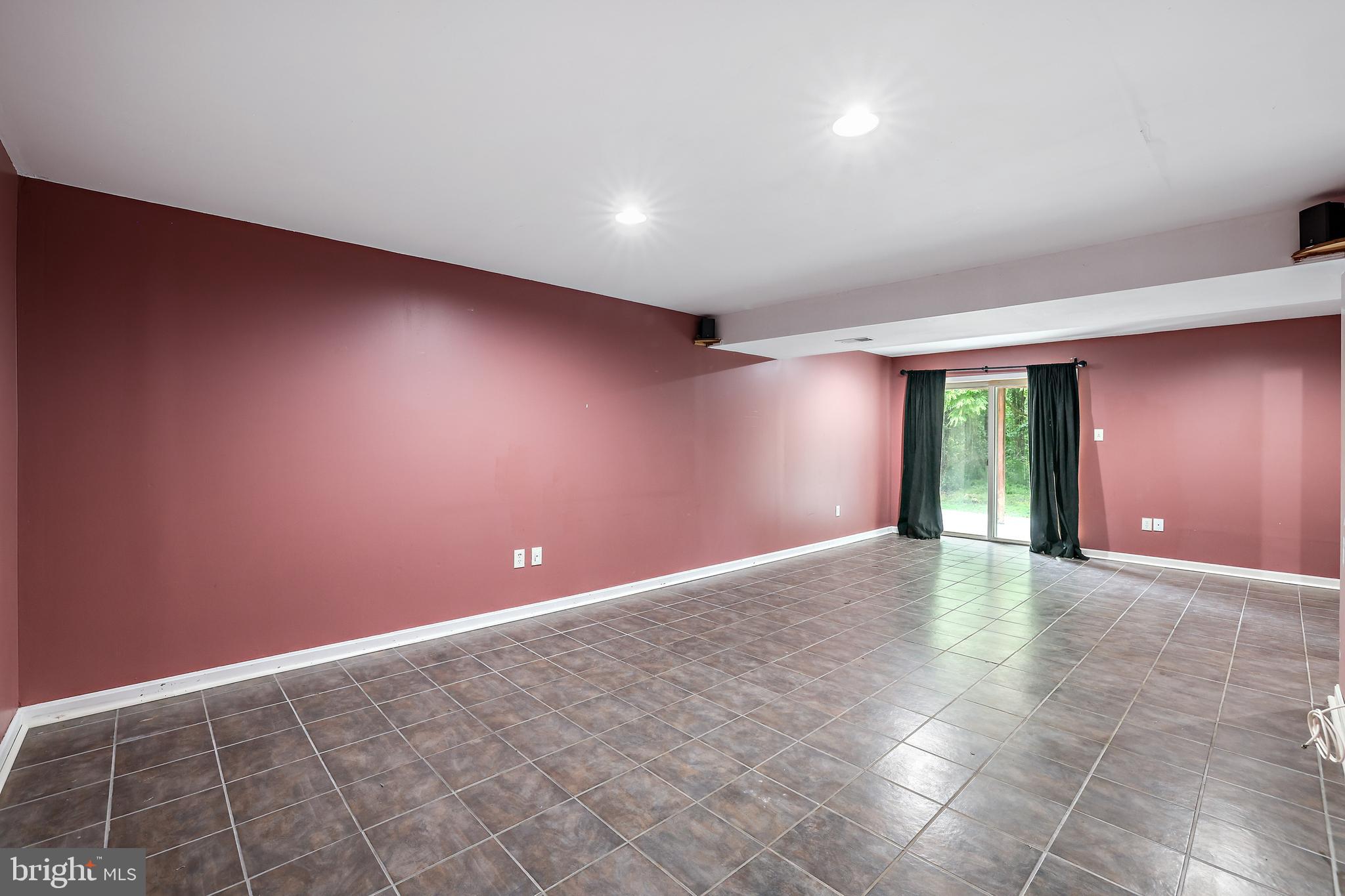 NOTTINGHAM VILLAGE - Residential