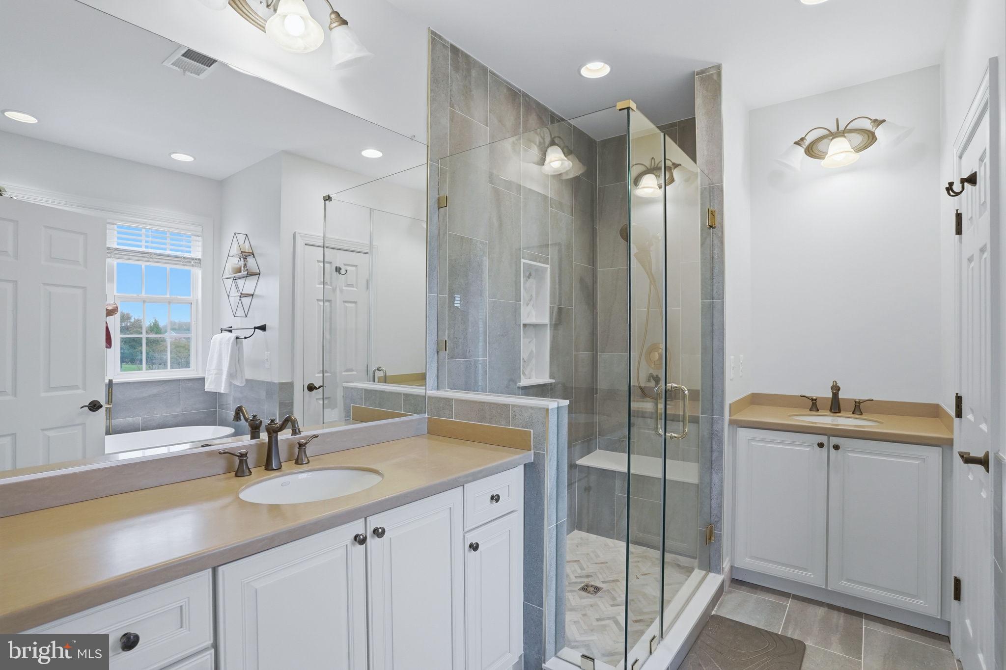 VINCENT OVERLOOK - Residential