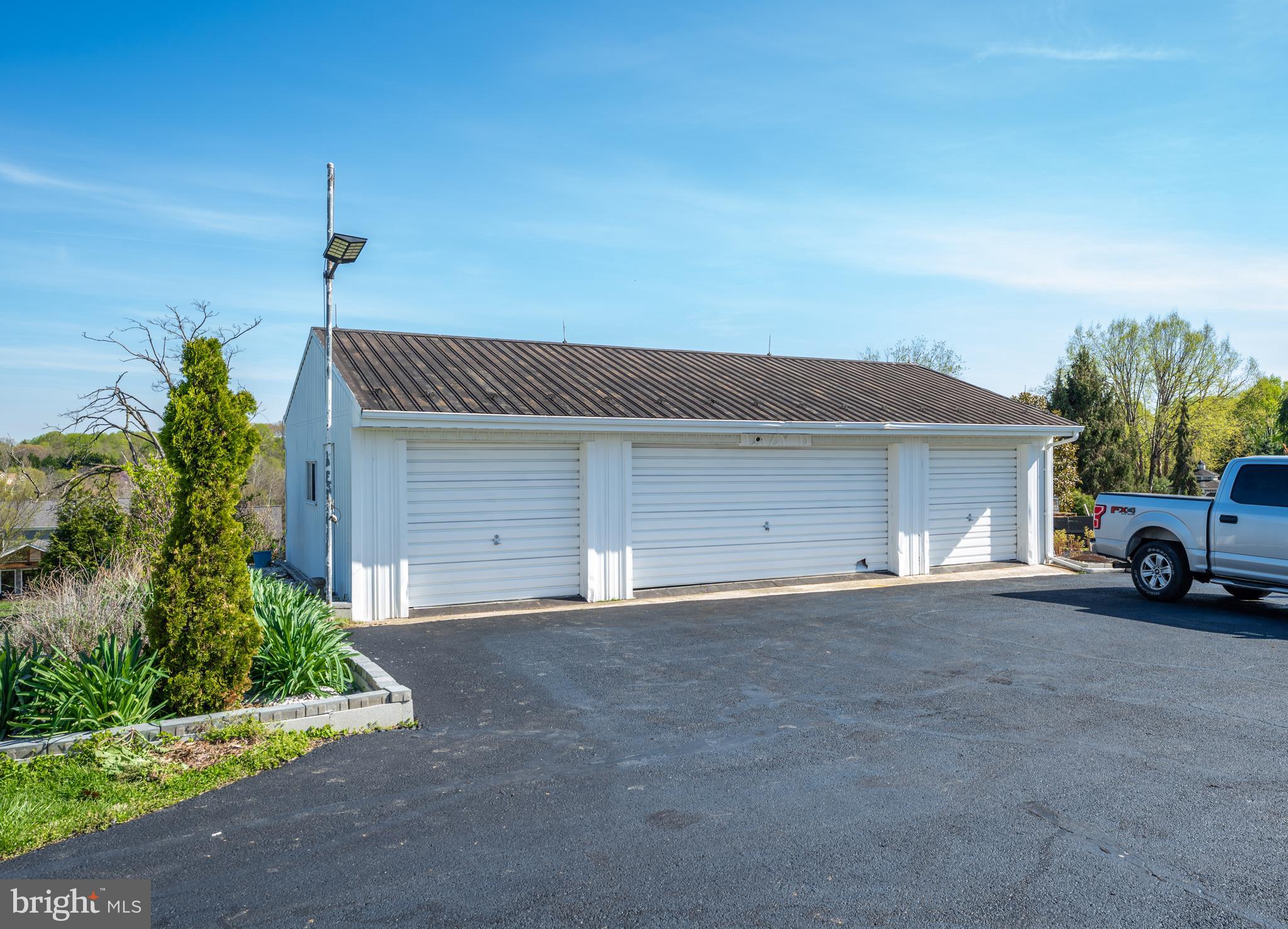 DARNESTOWN KNOLLS - Residential